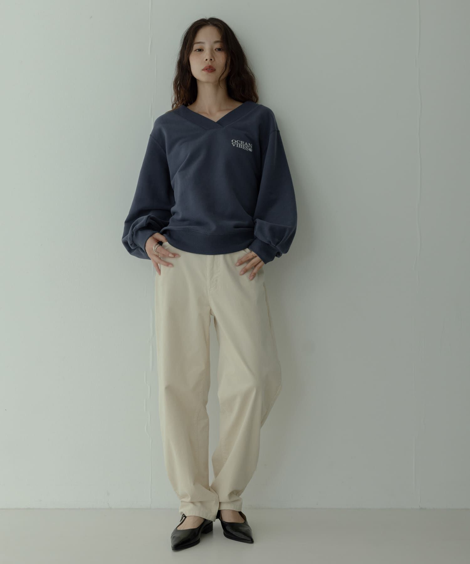 Sonny Label 「Vネック刺繍スウェット」|スウェット・ジャージ|