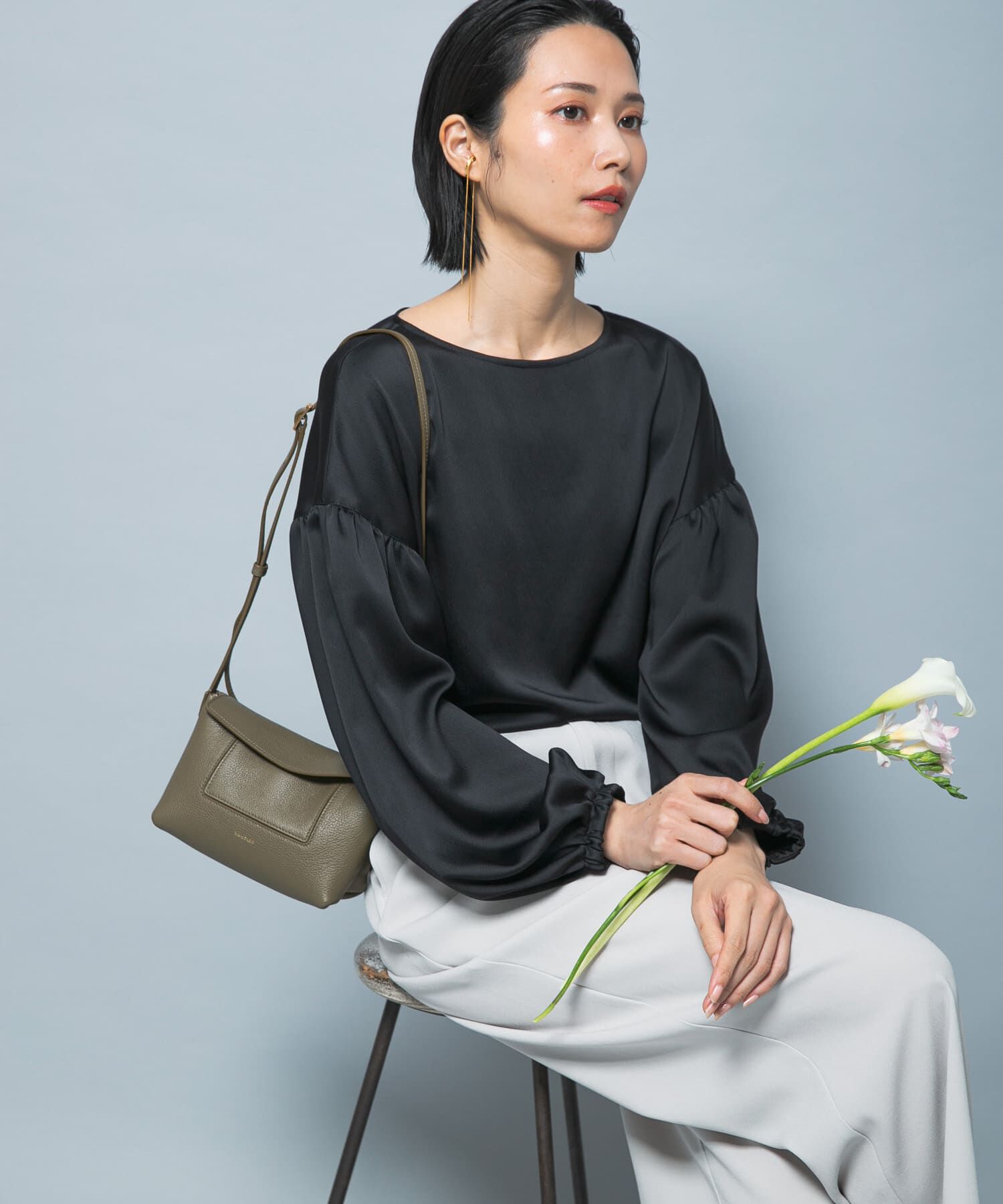 URBAN RESEARCH ROSSO「ハンマーサテンギャザーブラウス」|シャツ・ブラウス|ブラック