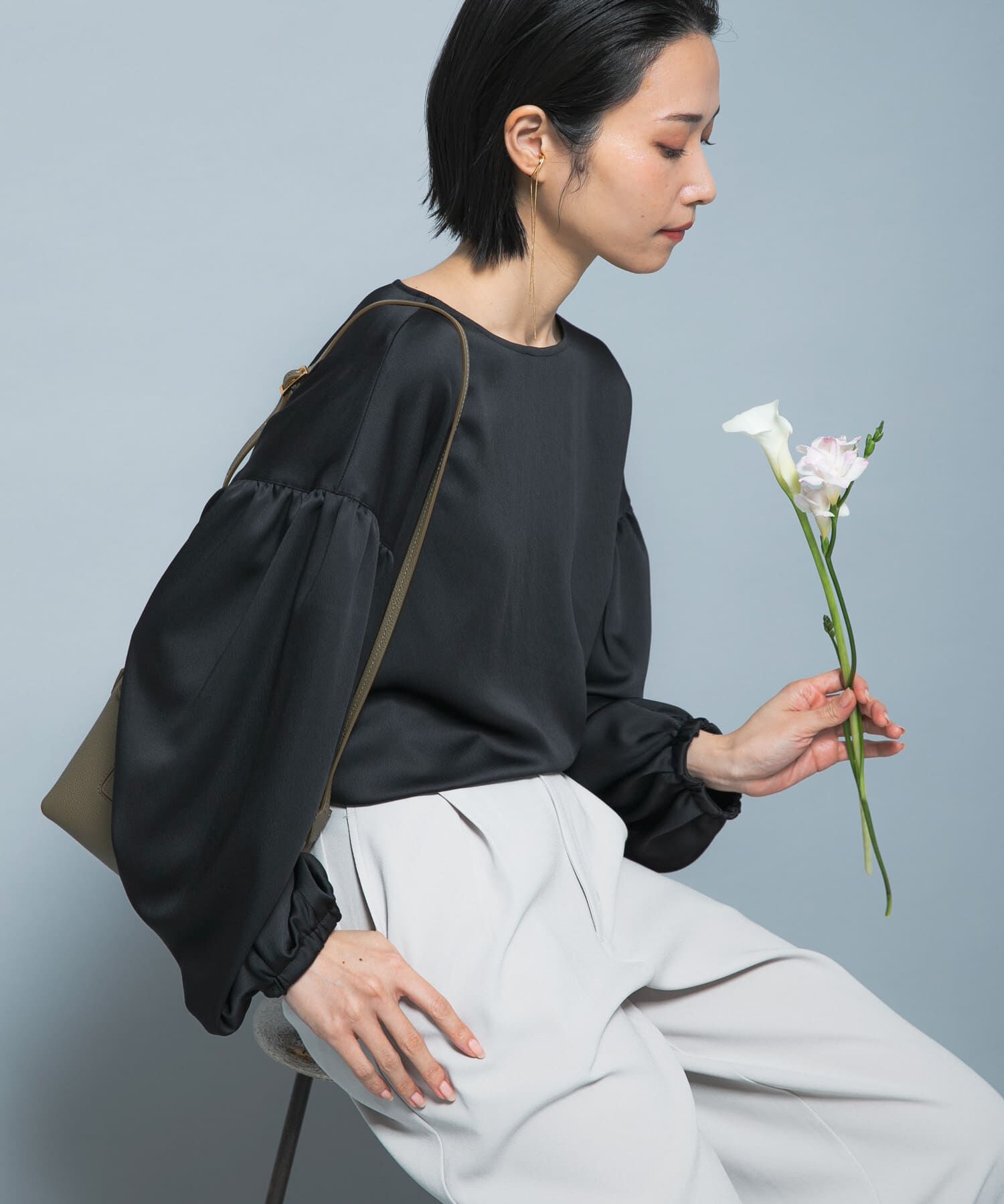 URBAN RESEARCH ROSSO「ハンマーサテンギャザーブラウス」|シャツ・ブラウス|