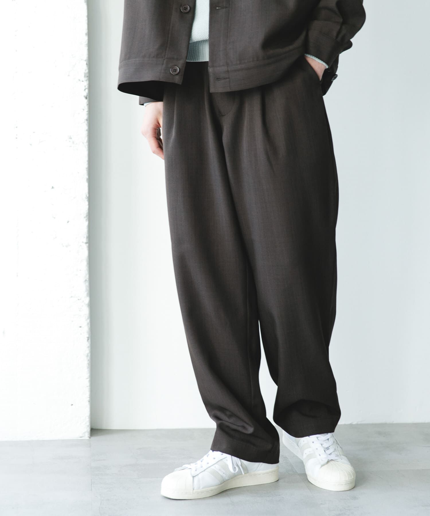 URBAN RESEARCH DOORS「『吸水速乾』セオアルファセミワイドトラウザー」|その他|ブラウン