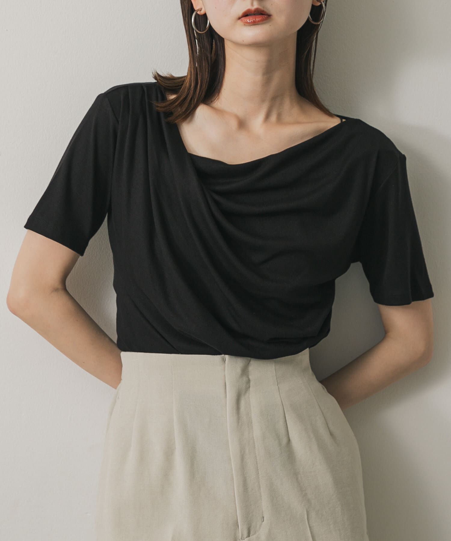 SENSE OF PLACE by URBAN RESEARCH「アシメドレープトップ(半袖)」|Tシャツ・カットソー|ブラック