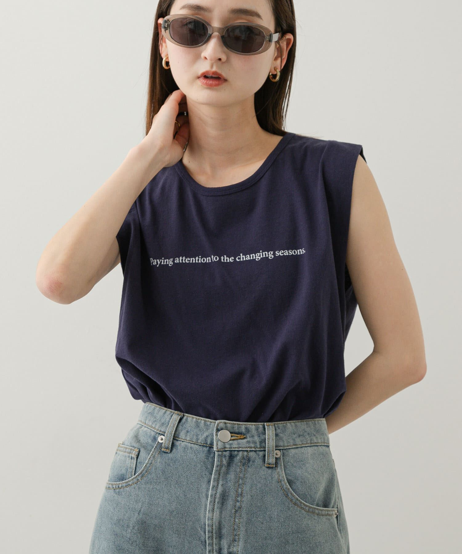 SENSE OF PLACE by URBAN RESEARCH「ショルダータックグラフィックTシャツ」|Tシャツ・カットソー|ネイビー