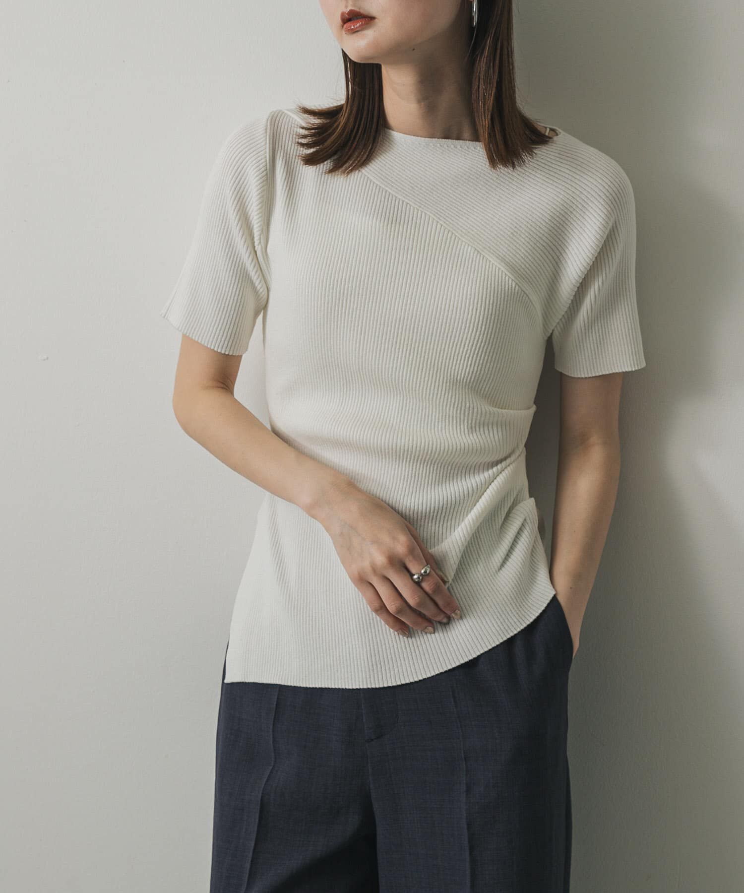 SENSE OF PLACE by URBAN RESEARCH「アシメネックセーター(半袖)」|ニット・セーター|オフホワイト