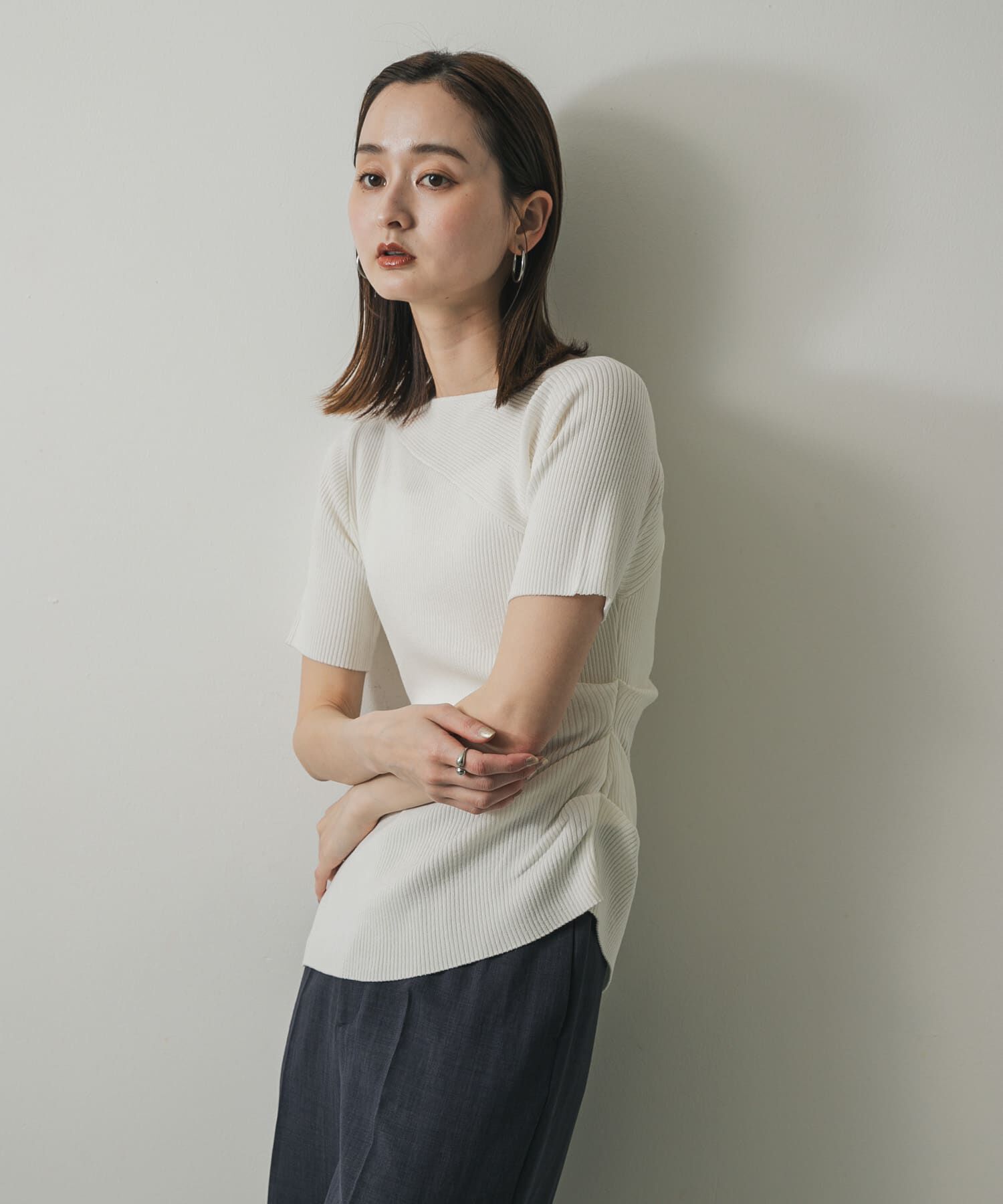 SENSE OF PLACE by URBAN RESEARCH「アシメネックセーター(半袖)」|ニット・セーター|