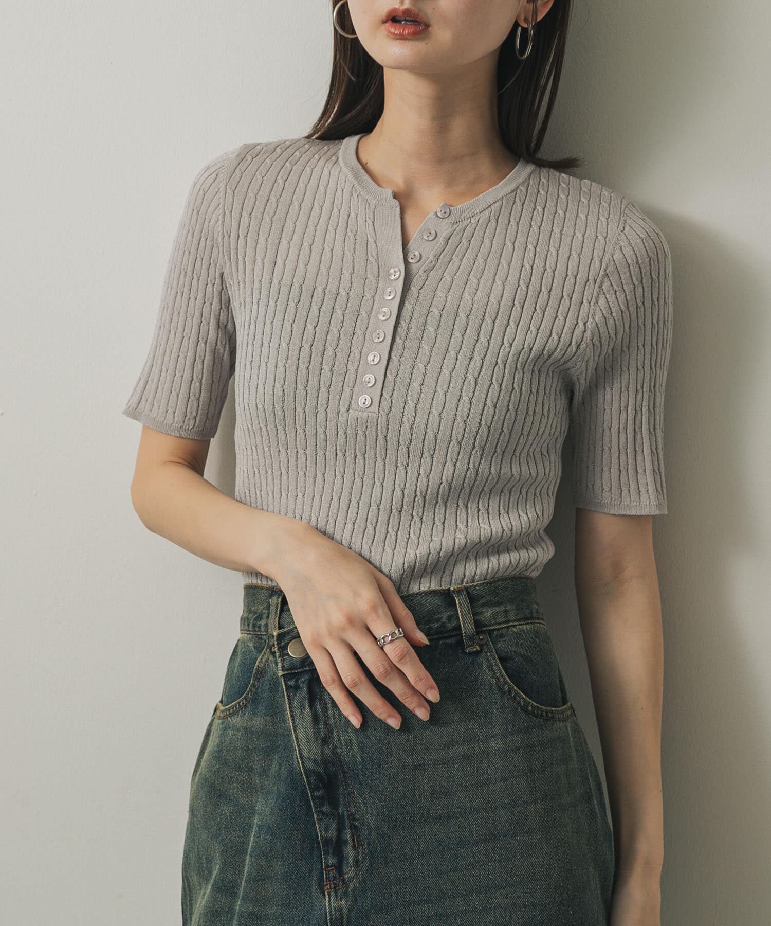 SENSE OF PLACE by URBAN RESEARCH「ヘンリーネックミニケーブルセーター(半袖)」|ニット・セーター|グレー