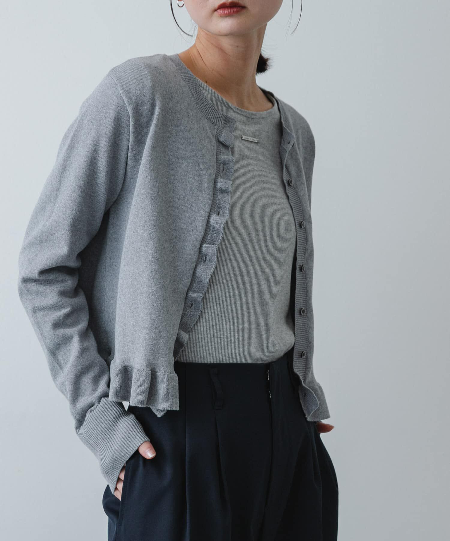 SENSE OF PLACE by URBAN RESEARCH「『洗濯可』フリルトリムニットカーディガン」|ニット・セーター|グレー