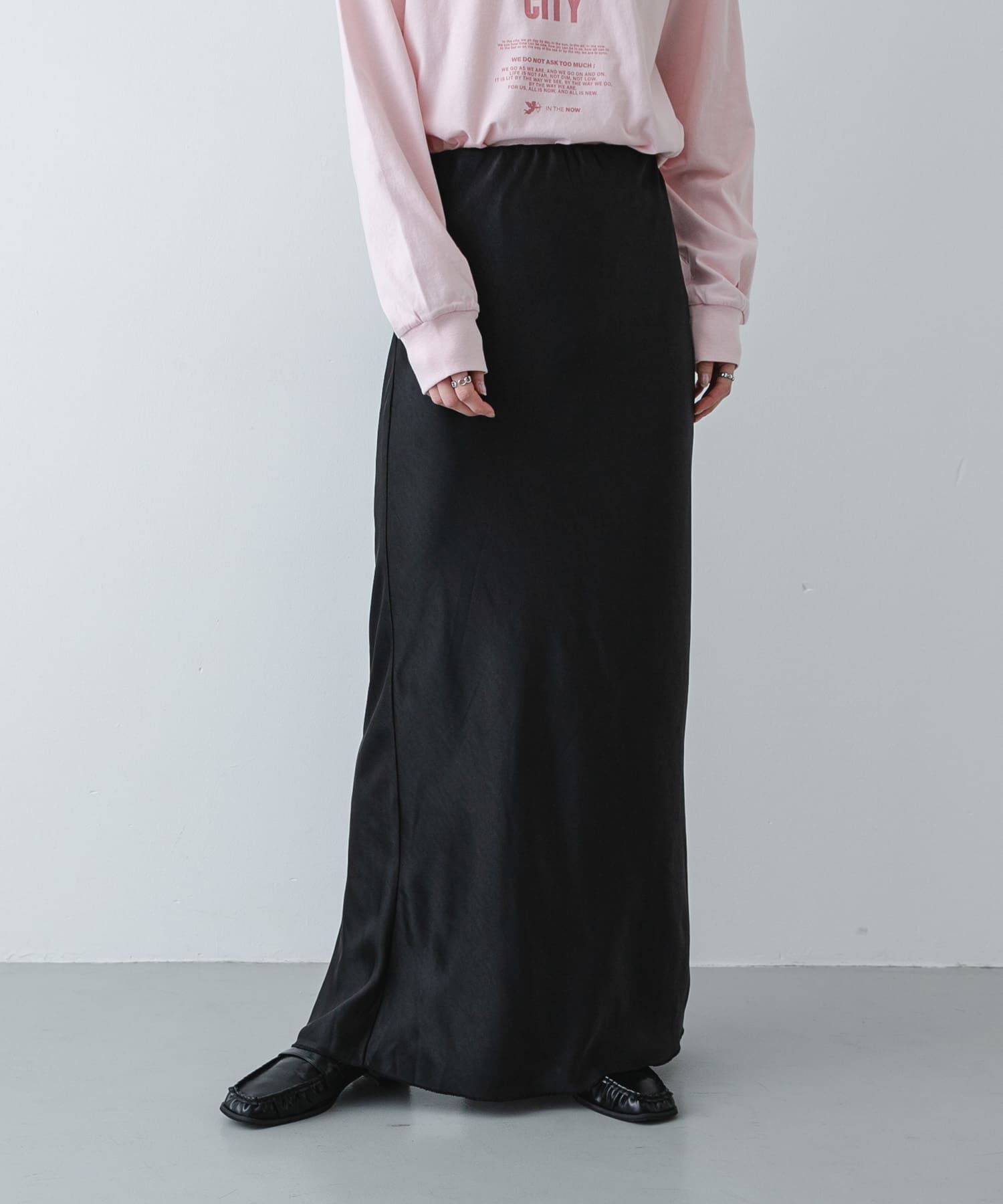 SENSE OF PLACE by URBAN RESEARCH「サテンアイラインスカート」|スカート|ブラック