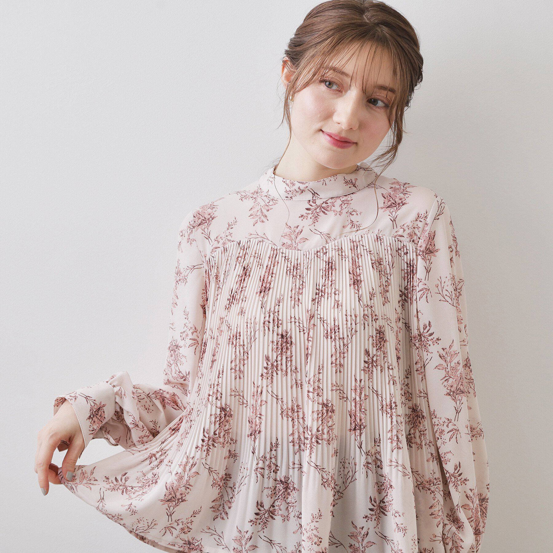 index「エアリープリーツスタンドカラーブラウス【洗濯機OK/イージーアイロン/防シワ】《5col》」|シャツ・ブラウス|ピンクベージュ(15