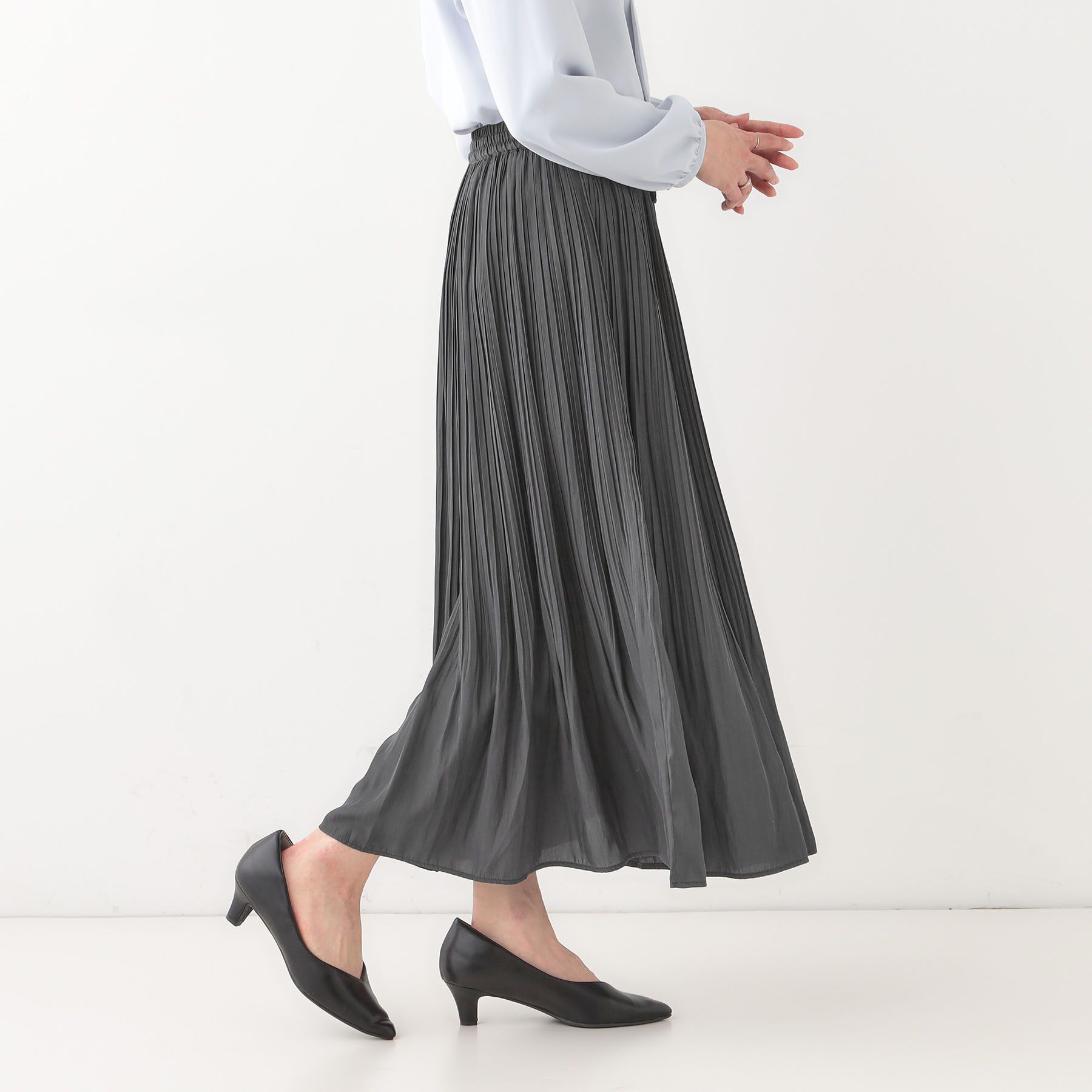 SHOO･LA･RUE「【高レビュー】広がり過ぎずすっきりと サテンプリーツスカート」|スカート|