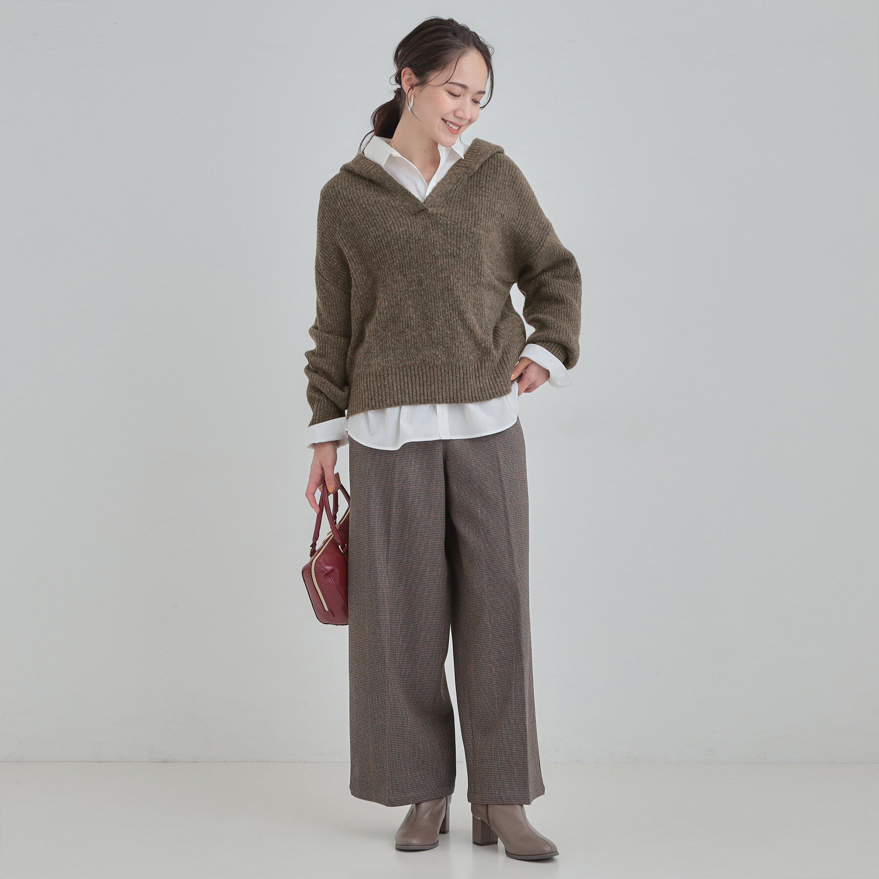 SHOO･LA･RUE「【S-LL】お顔周りをすっきり魅せる ふんわり Vネックフードニット」|ニット・セーター|