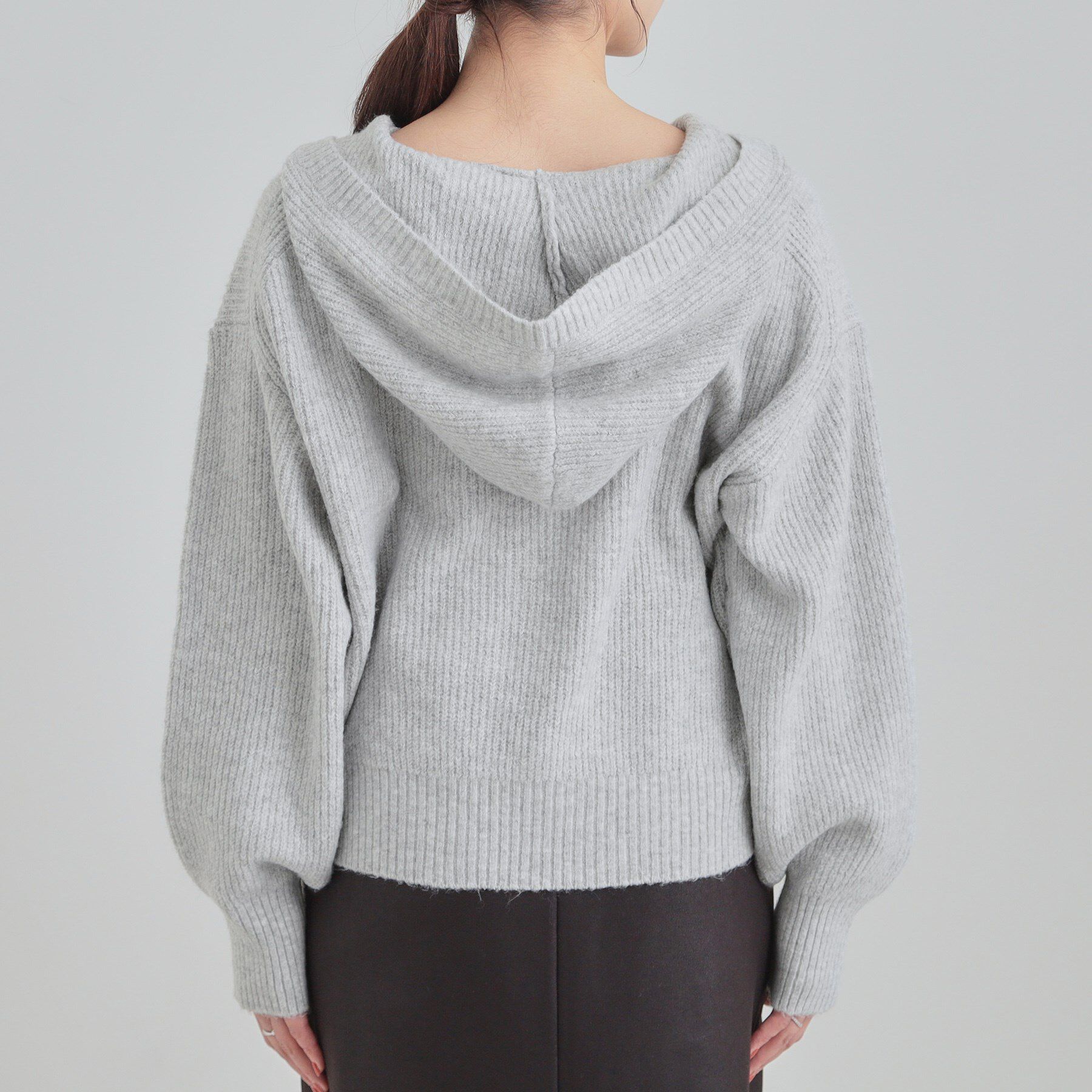 SHOO･LA･RUE「【S-LL】お顔周りをすっきり魅せる ふんわり Vネックフードニット」|ニット・セーター|