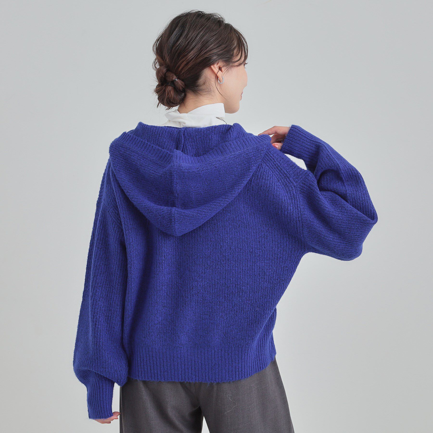 SHOO･LA･RUE「【S-LL】お顔周りをすっきり魅せる ふんわり Vネックフードニット」|ニット・セーター|