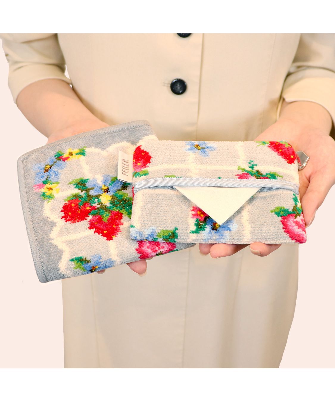 FEILER「ストロベリーフィールドプティ　ティッシュポーチ　SFP-257241」|ポーチ|