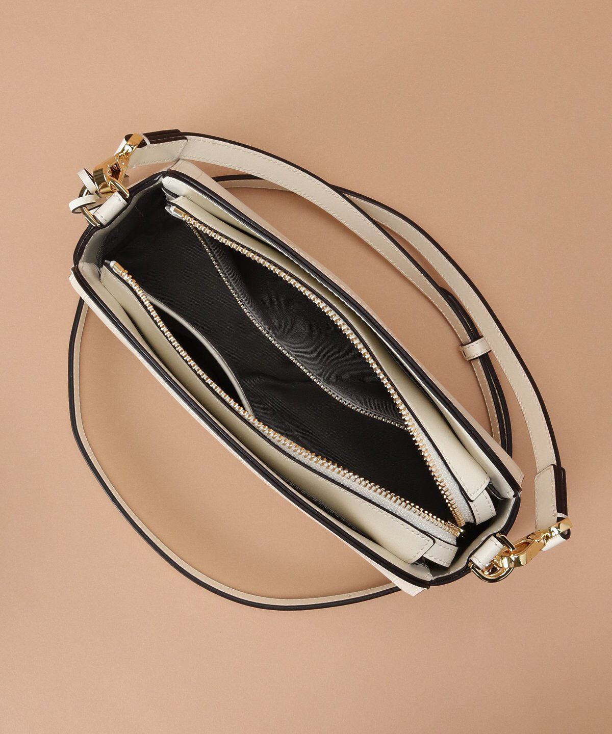 Samantha Thavasa「トラペズミニヨン ショルダーバッグ」|ショルダー・メッセンジャー|