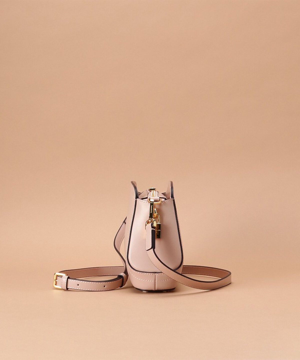 Samantha Thavasa「トラペズミニヨン ショルダーバッグ」|ショルダー・メッセンジャー|