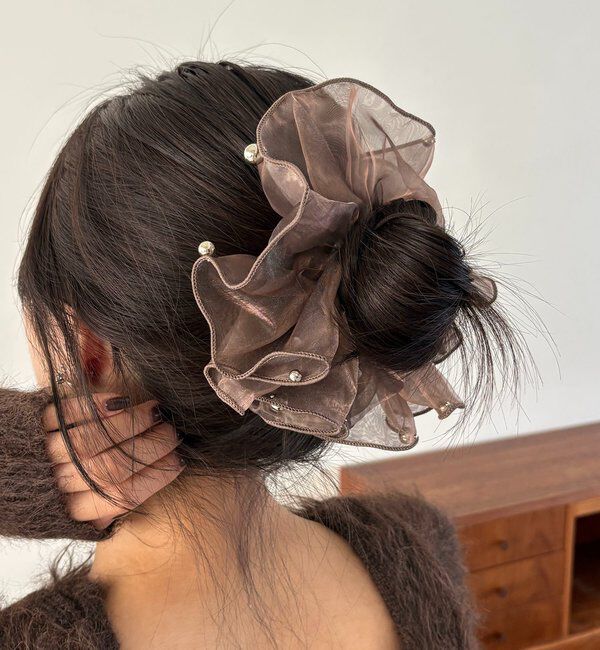  「〈GOLDY/ゴールディ〉オーガンジーシルバードットシュシュ」|リング|ブラウン