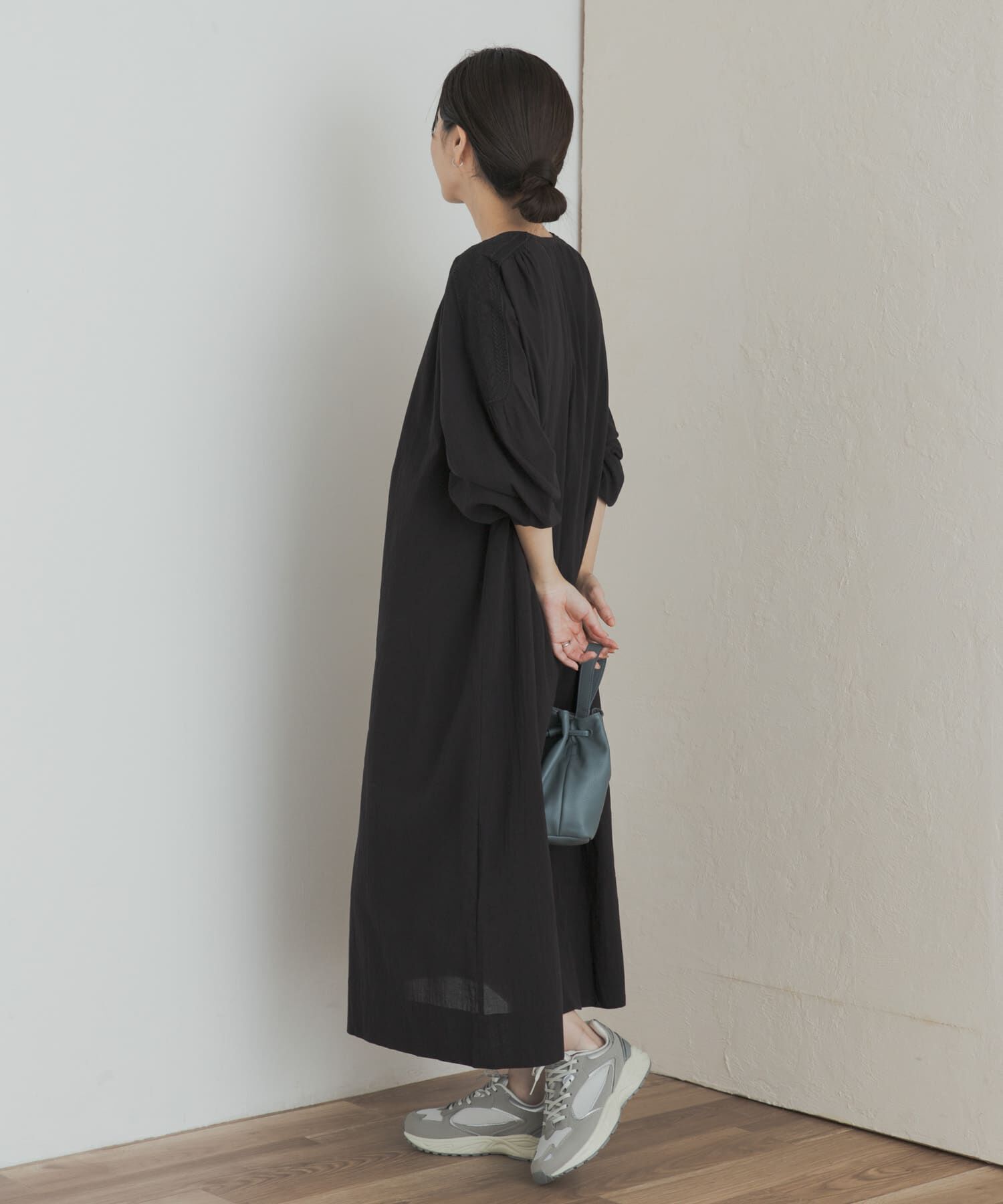 URBAN RESEARCH DOORS「エンブロイダリーギャザーワンピース」|ワンピース|