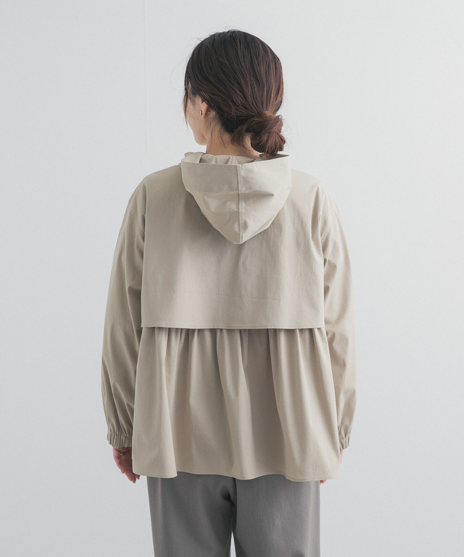 URBAN RESEARCH DOORS「撥水バックギャザーフードジャケット」|ノーカラーコート|