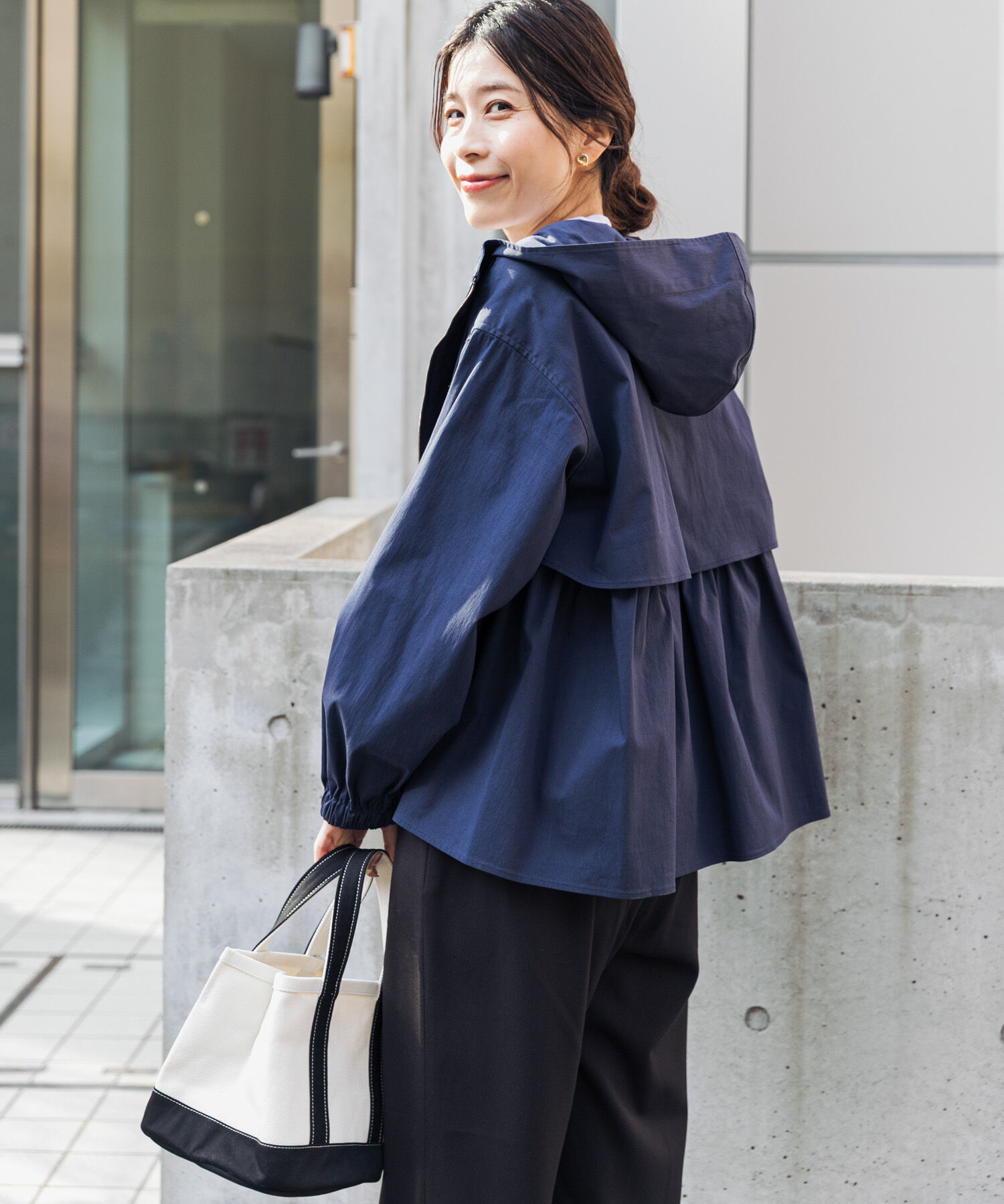 URBAN RESEARCH DOORS「撥水バックギャザーフードジャケット」|ノーカラーコート|