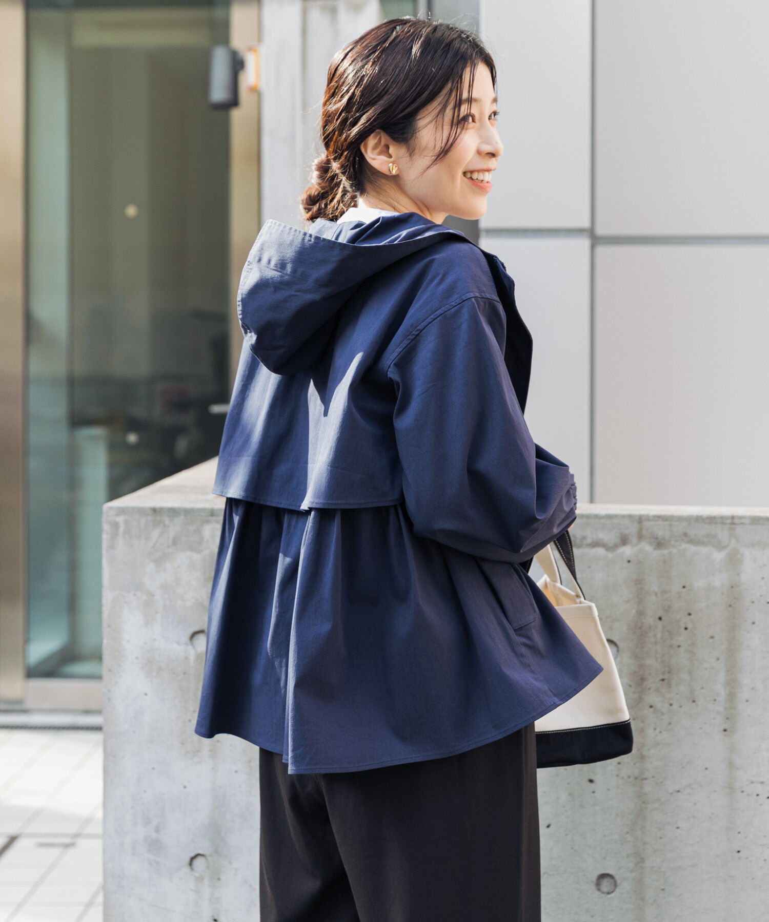 URBAN RESEARCH DOORS「撥水バックギャザーフードジャケット」|ノーカラーコート|