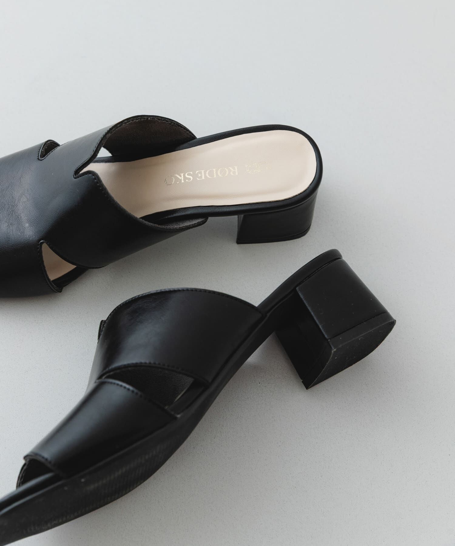 RODE SKO「デザインカットアッパーミュール」|サンダル|