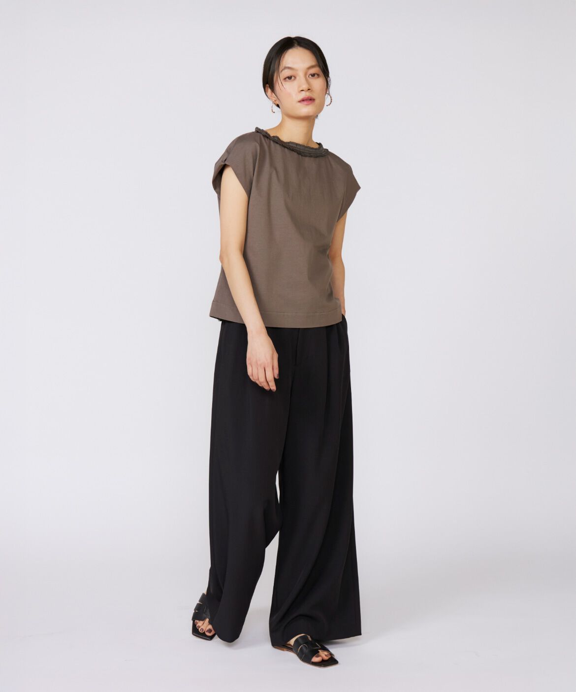 INED「《大きいサイズ》タックフリルカットソー」|Tシャツ・カットソー|