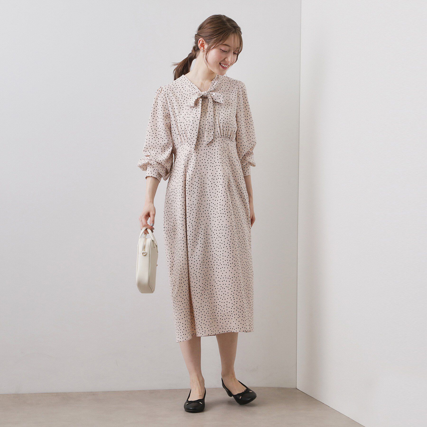 index「リボンボウタイドットワンピース【洗濯機OK/イージーアイロン/防シワ】」|ワンピース|