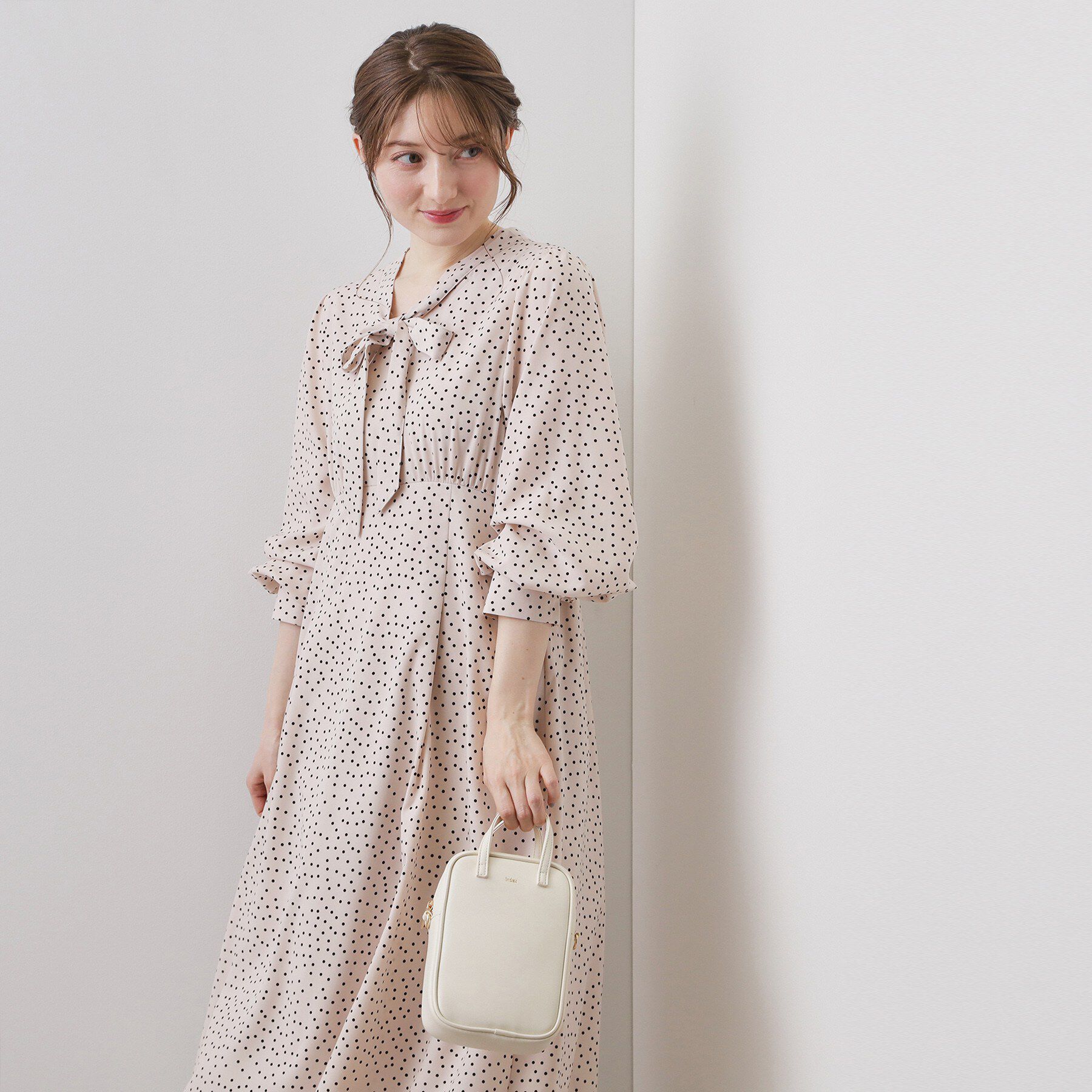 index「リボンボウタイドットワンピース【洗濯機OK/イージーアイロン/防シワ】」|ワンピース|