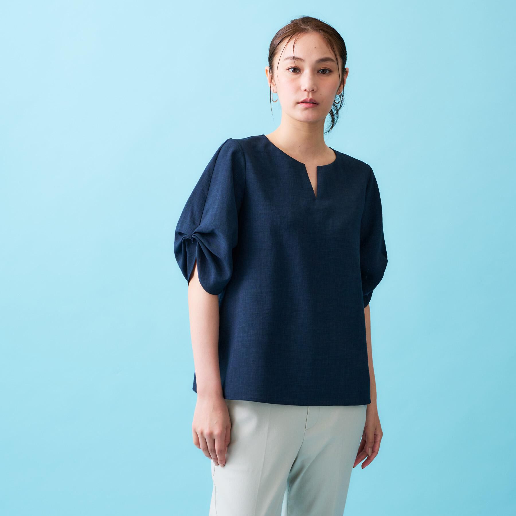 OPAQUE.CLIP「リネンライクキーネックタックスリーブブラウス【洗濯機洗い可/吸水速乾/接触冷感】」|シャツ・ブラウス|