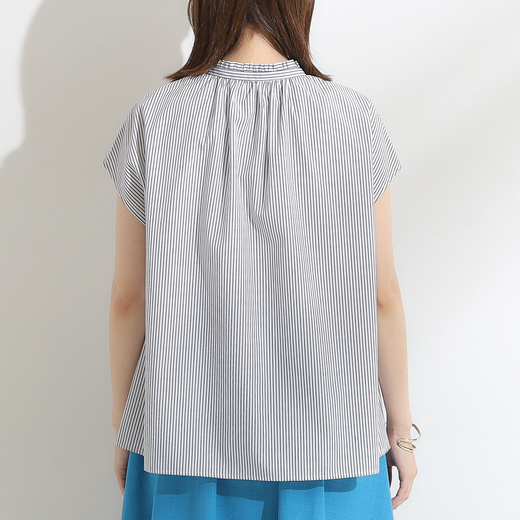 SHOO･LA･RUE「【洗える/S-LL】プチフリル襟が女性らしい フレンチスリーブシャツ」|シャツ・ブラウス|