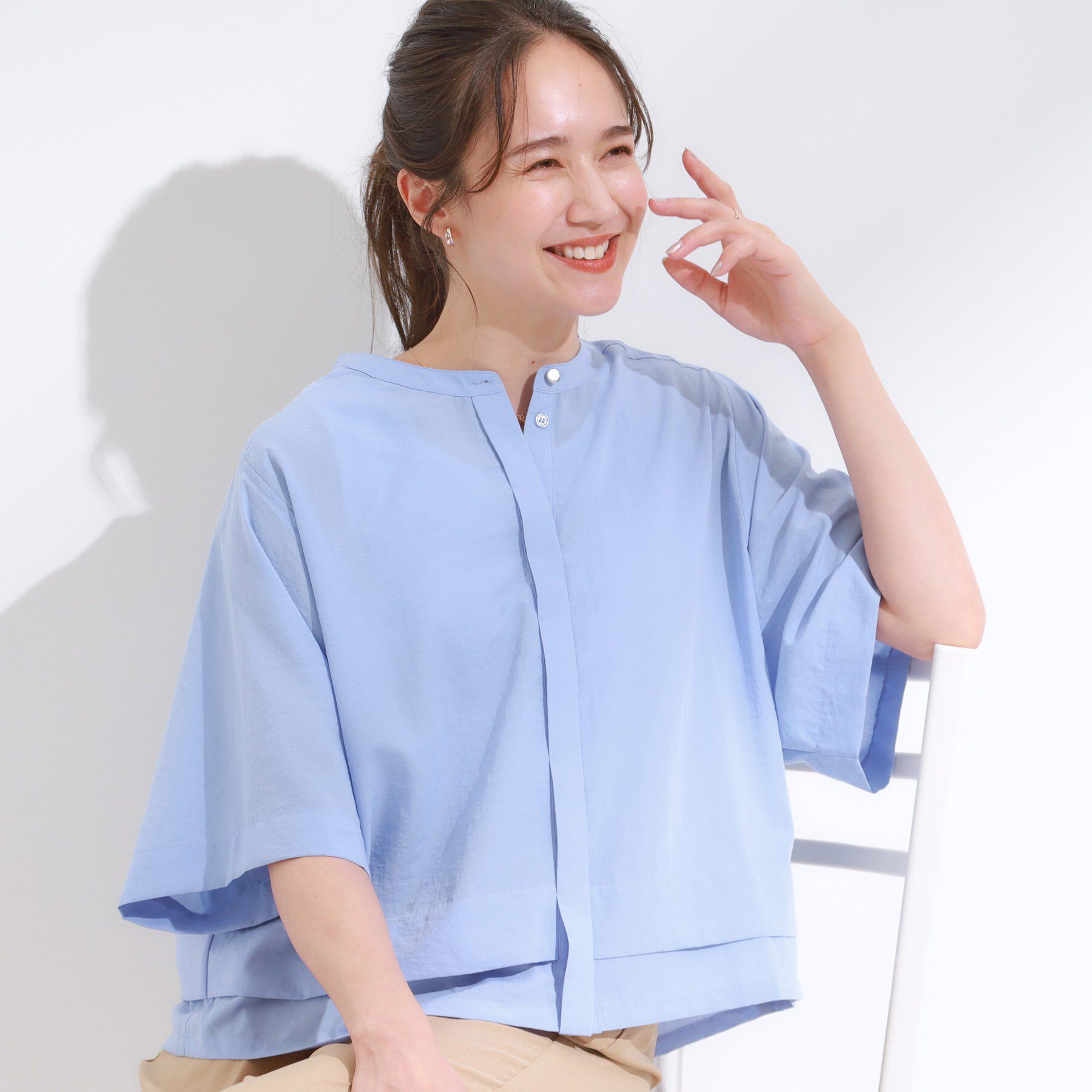 SHOO･LA･RUE「【洗濯後しわになりにくい/UV/吸水速乾】大人きれいな バンドカラーシャツ」|シャツ・ブラウス|ブルー(091)