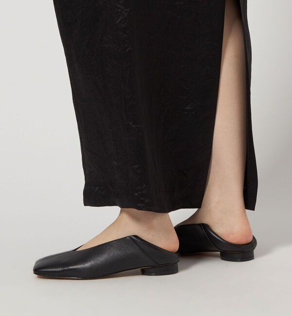 ODETTE E ODILE「オブリークスクエアトゥフラット15&darr;&uarr;」|パンプス|