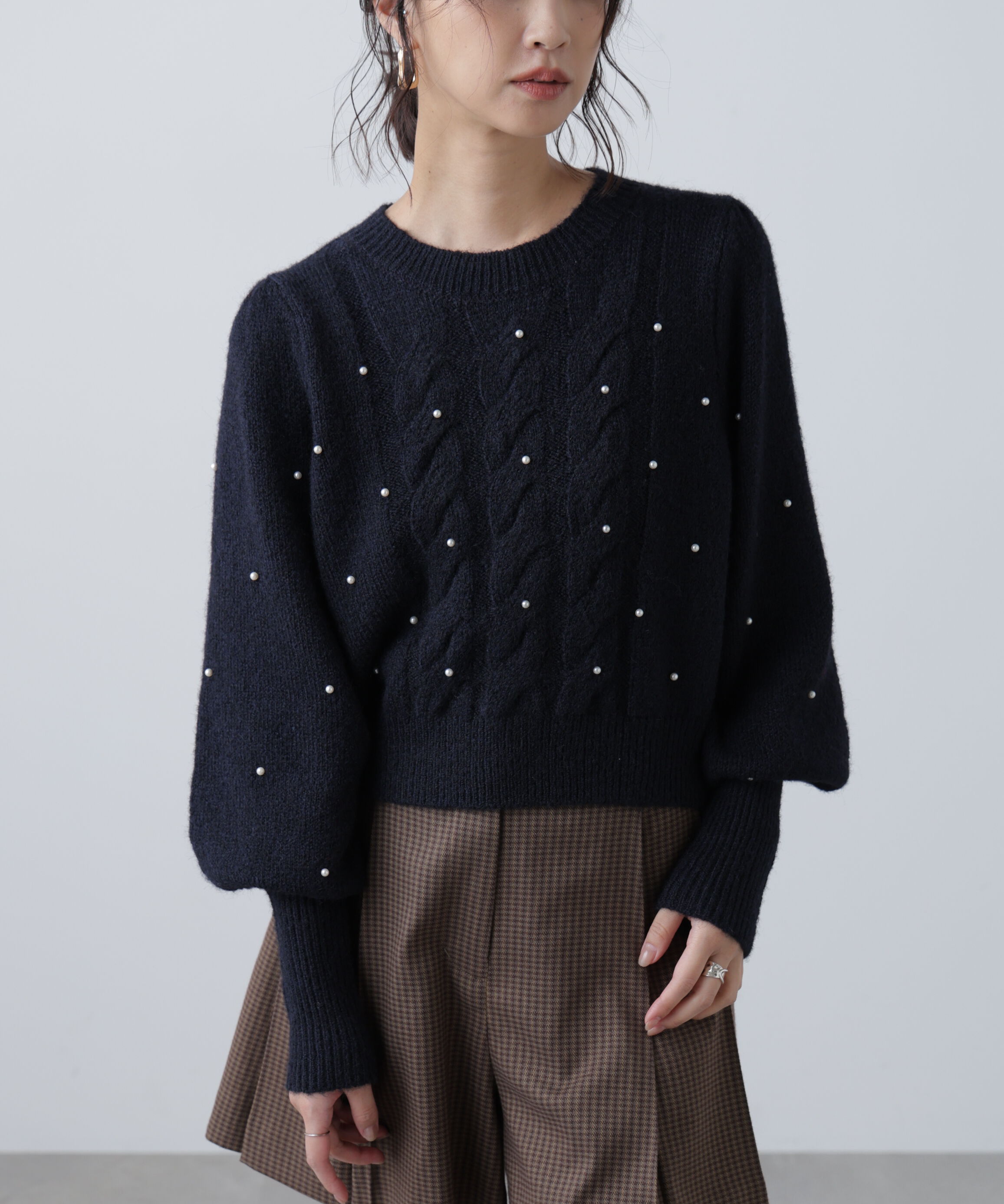  「パール付きケーブルショート丈ニット」|ニット・セーター|