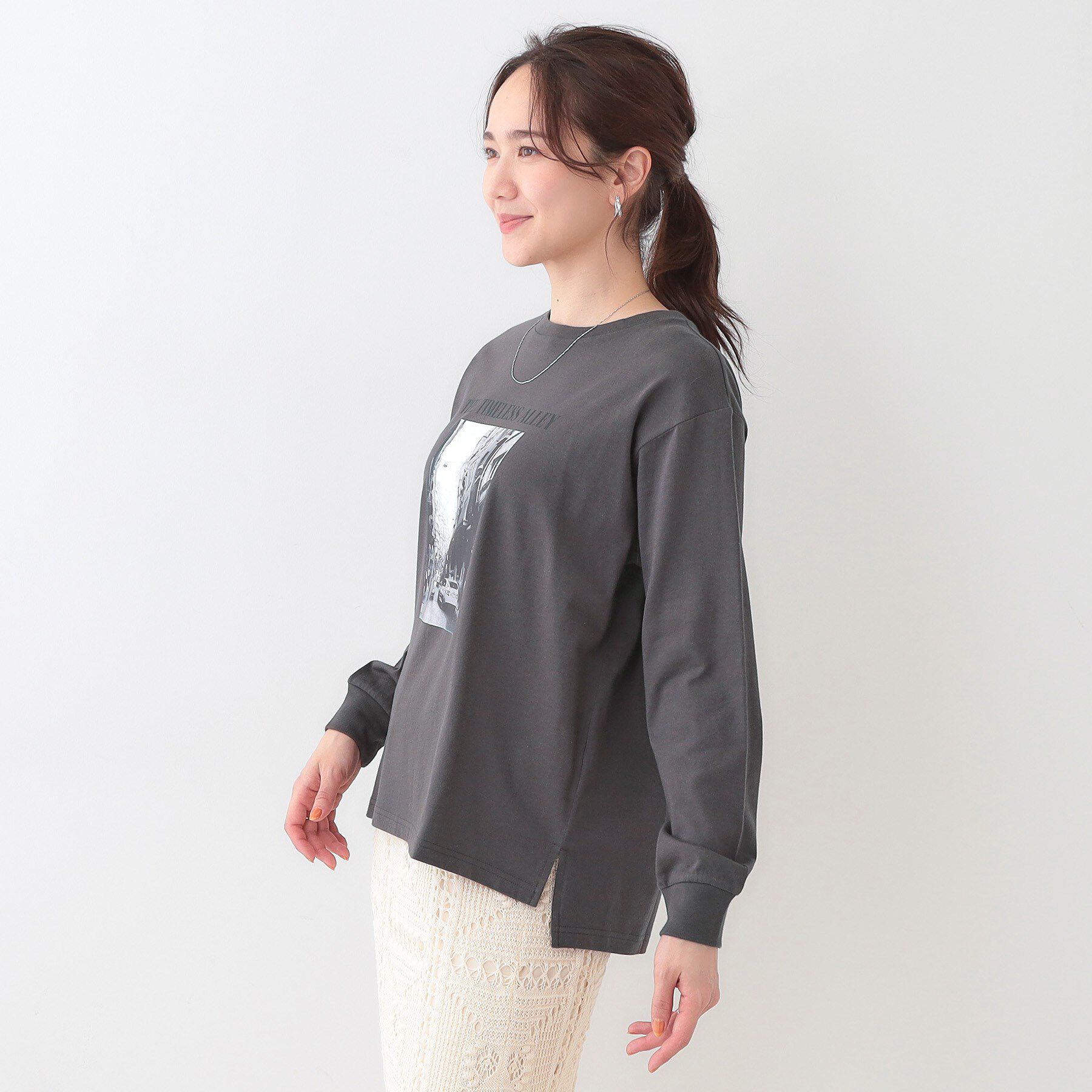 SHOO･LA･RUE「【洗える/S-LL】一枚でもレイヤードでも グラフィック長袖Tシャツ」|Tシャツ・カットソー|