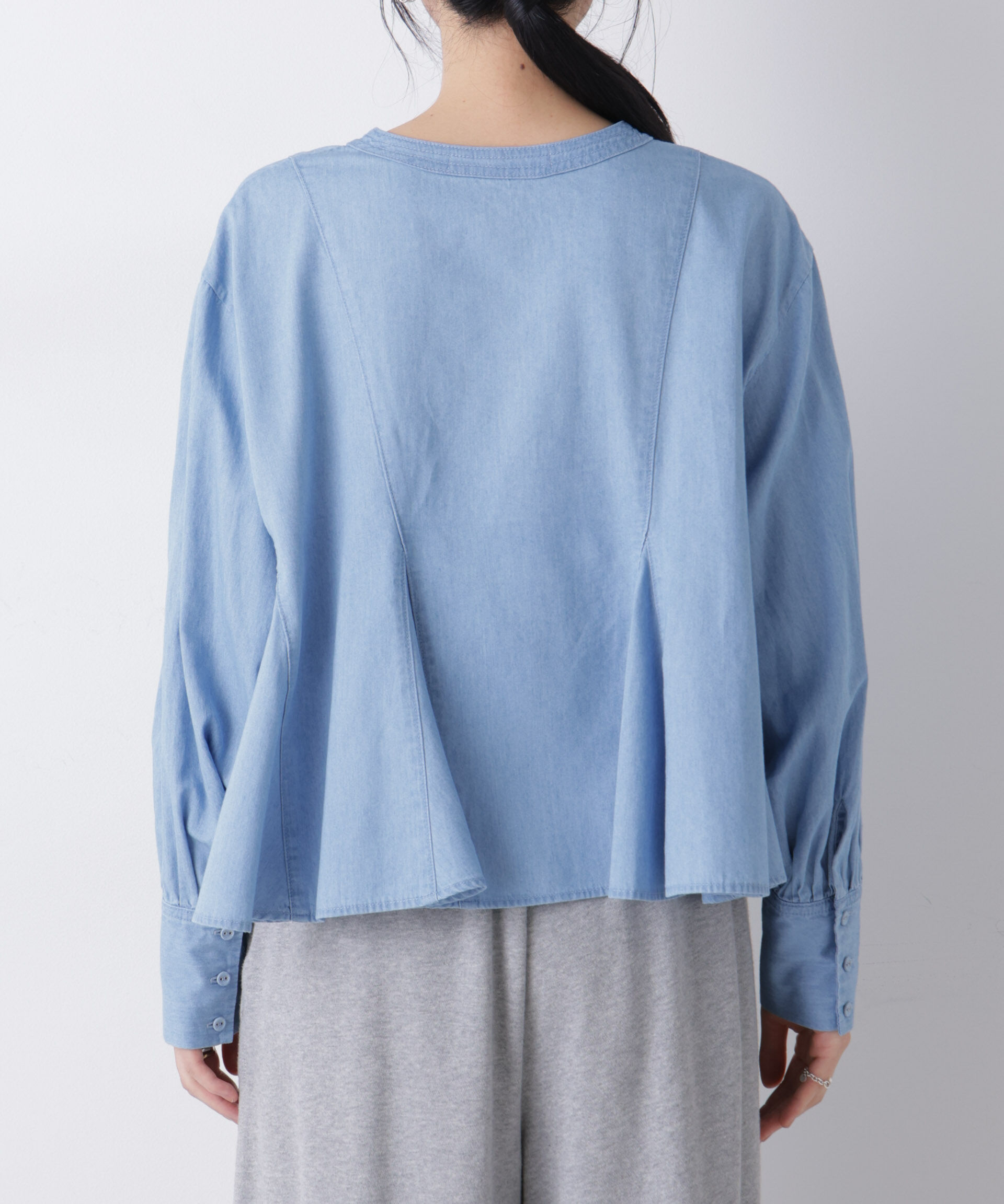nano･universe「ライトデニムフレアブラウス」|シャツ・ブラウス|