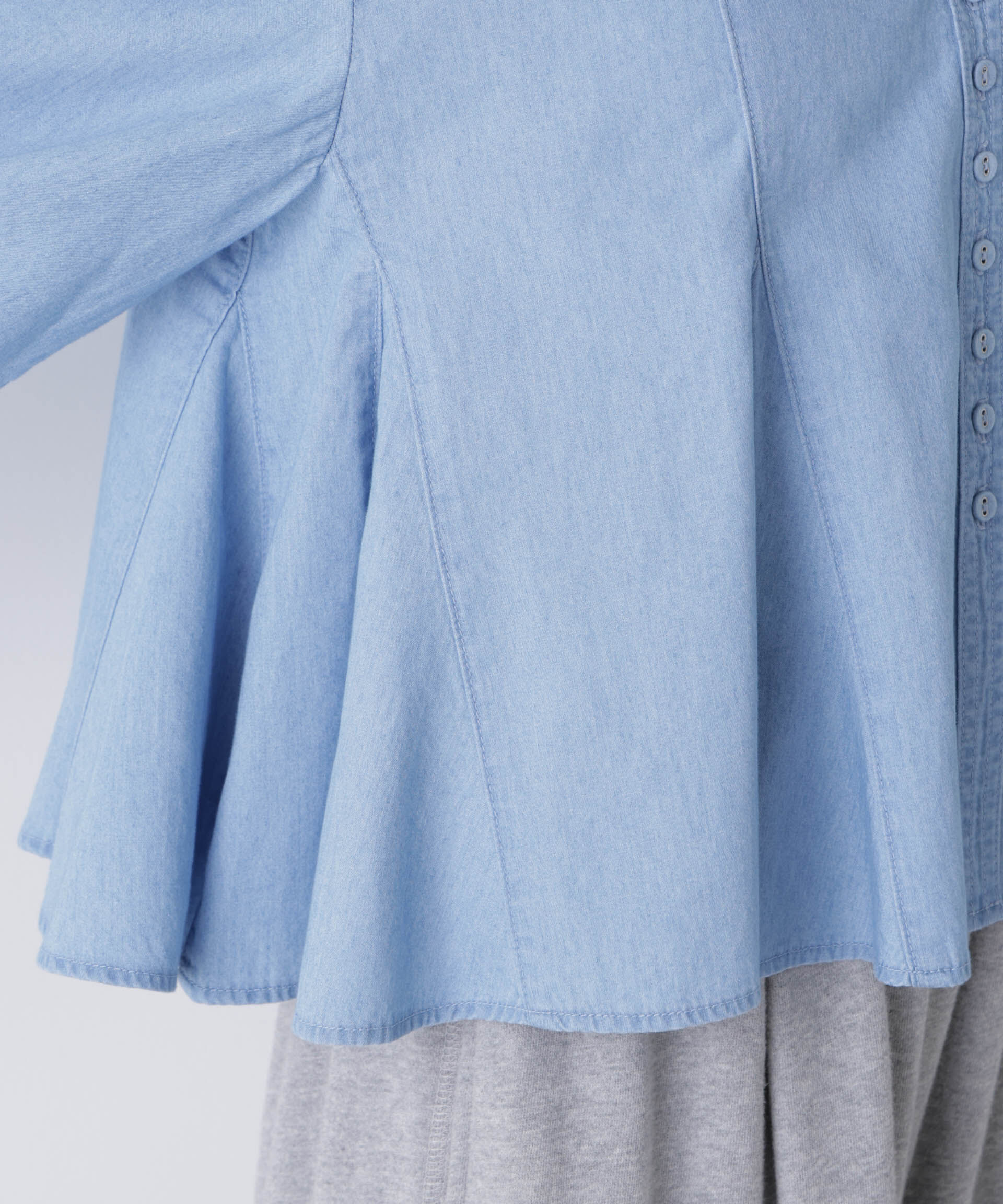 nano･universe「ライトデニムフレアブラウス」|シャツ・ブラウス|