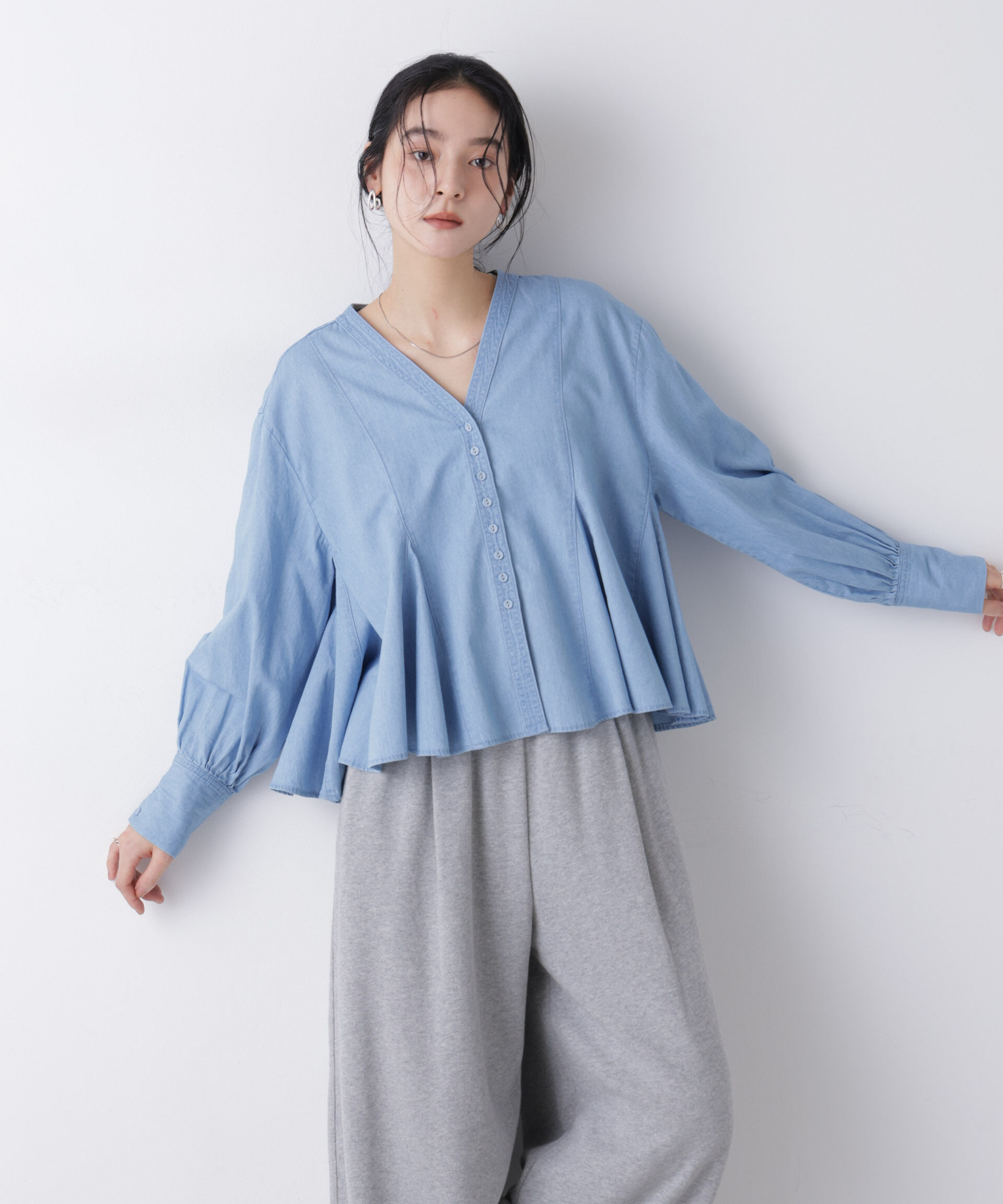 nano･universe「ライトデニムフレアブラウス」|シャツ・ブラウス|
