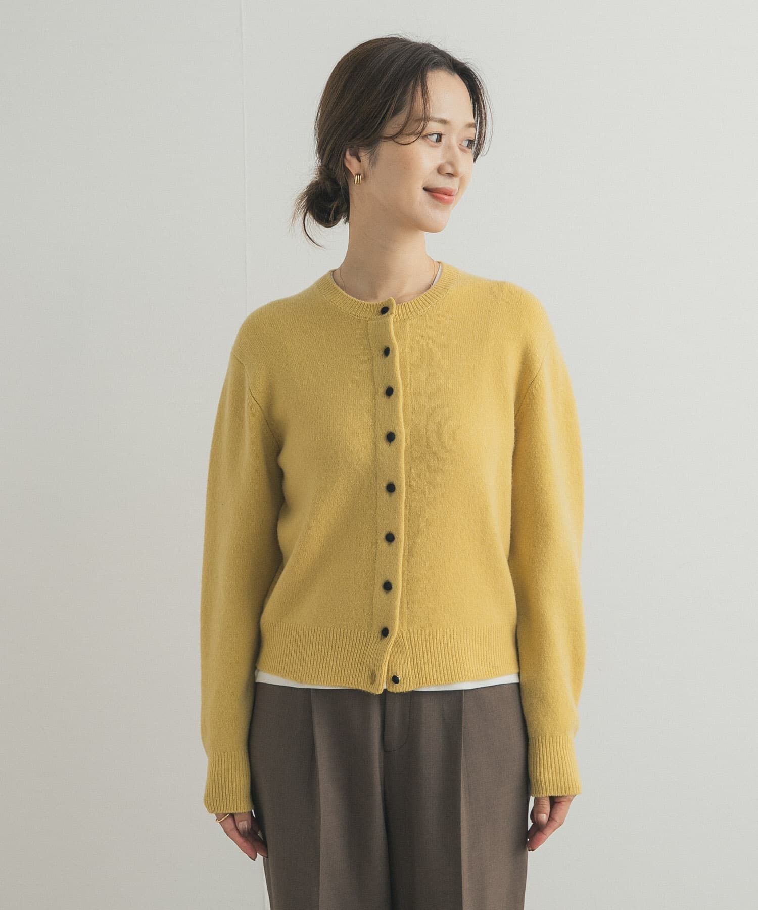 URBAN RESEARCH DOORS「ウールサテン釦コンパクトカーディガン」|カーディガン|