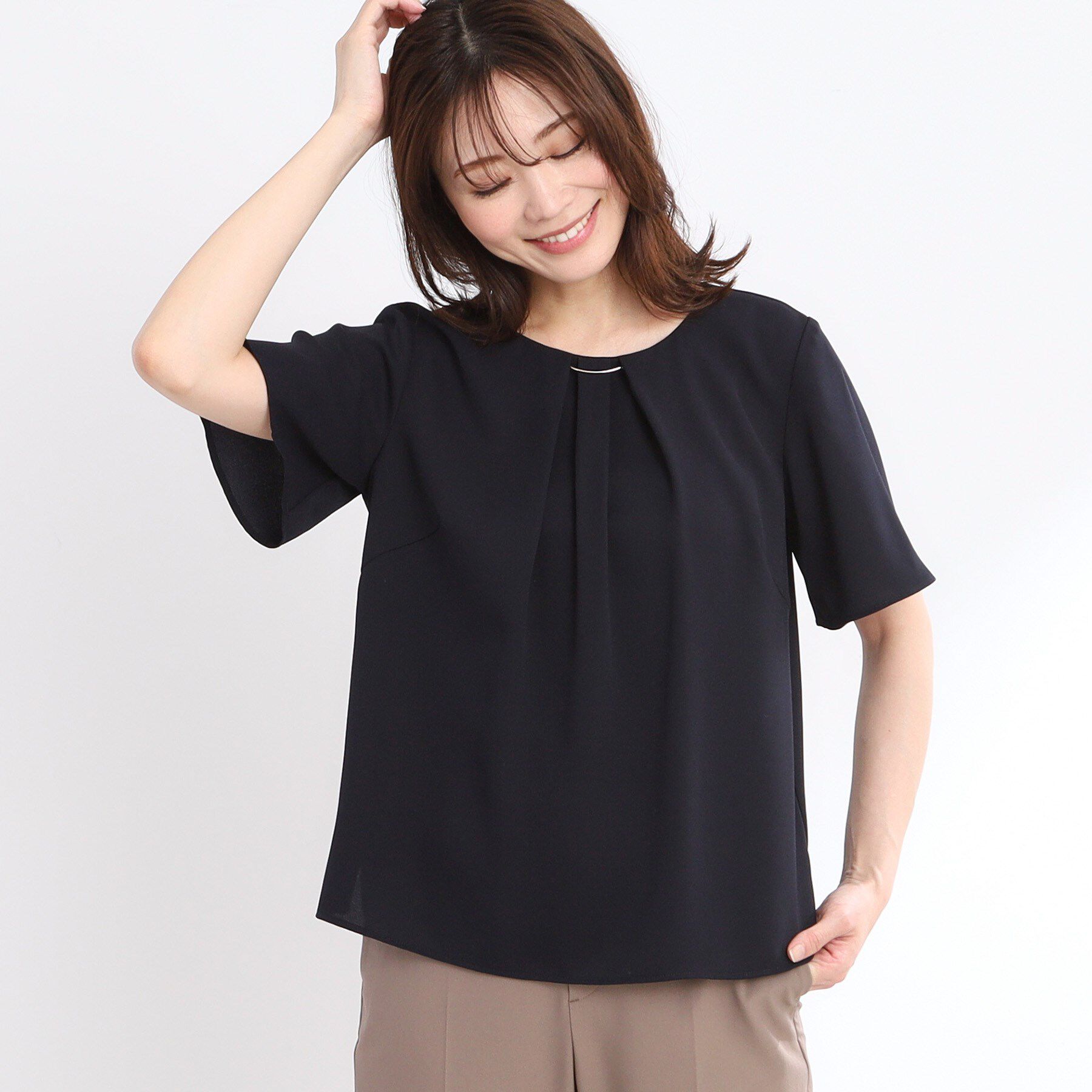 Reflect「【洗える】タックディティールブラウス」|シャツ・ブラウス|ネイビー(094)