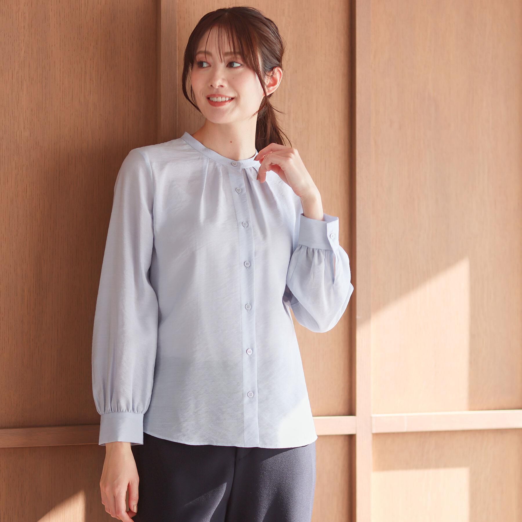 Reflect「【セレモニー・通勤に◎／ボウタイ取り外し可】ボウタイ付きバンドカラーブラウス」|シャツ・ブラウス|