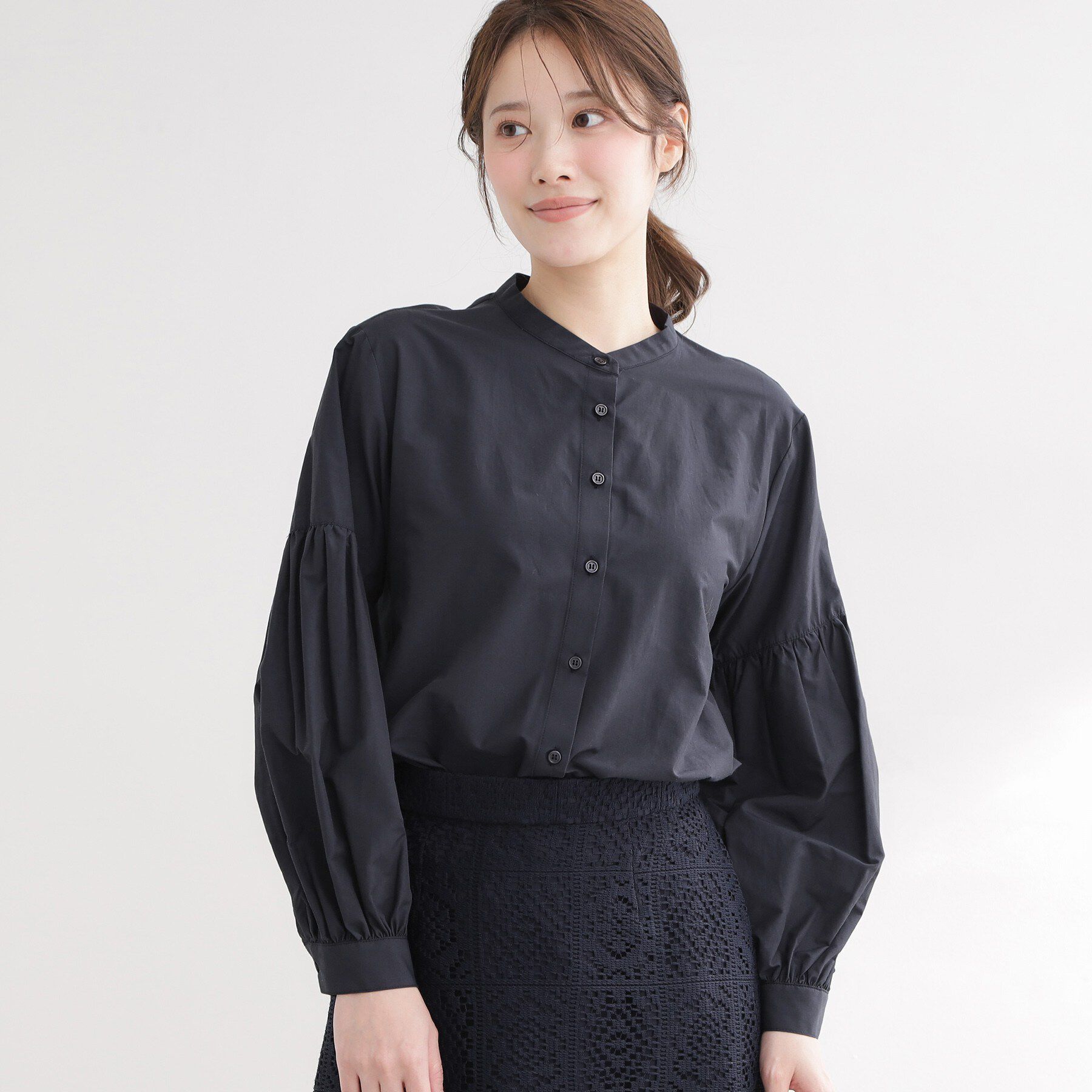 Reflect「【レイヤードにおすすめ◎】バンドカラーボリュームスリーブシャツ」|シャツ・ブラウス|ネイビー(094)