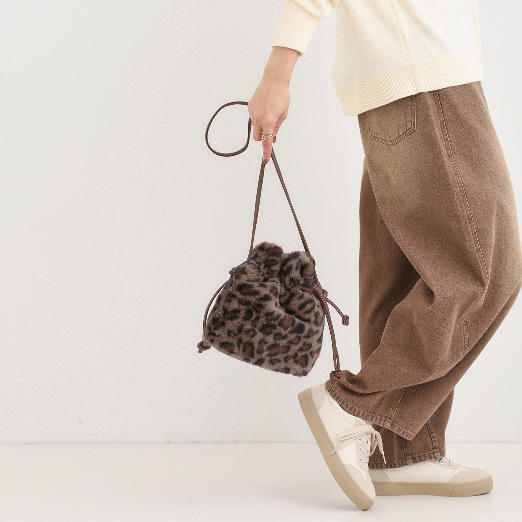 SHOO･LA･RUE「フェイクファー巾着ショルダーバッグ」|ショルダー・メッセンジャー|ブラウン(443)