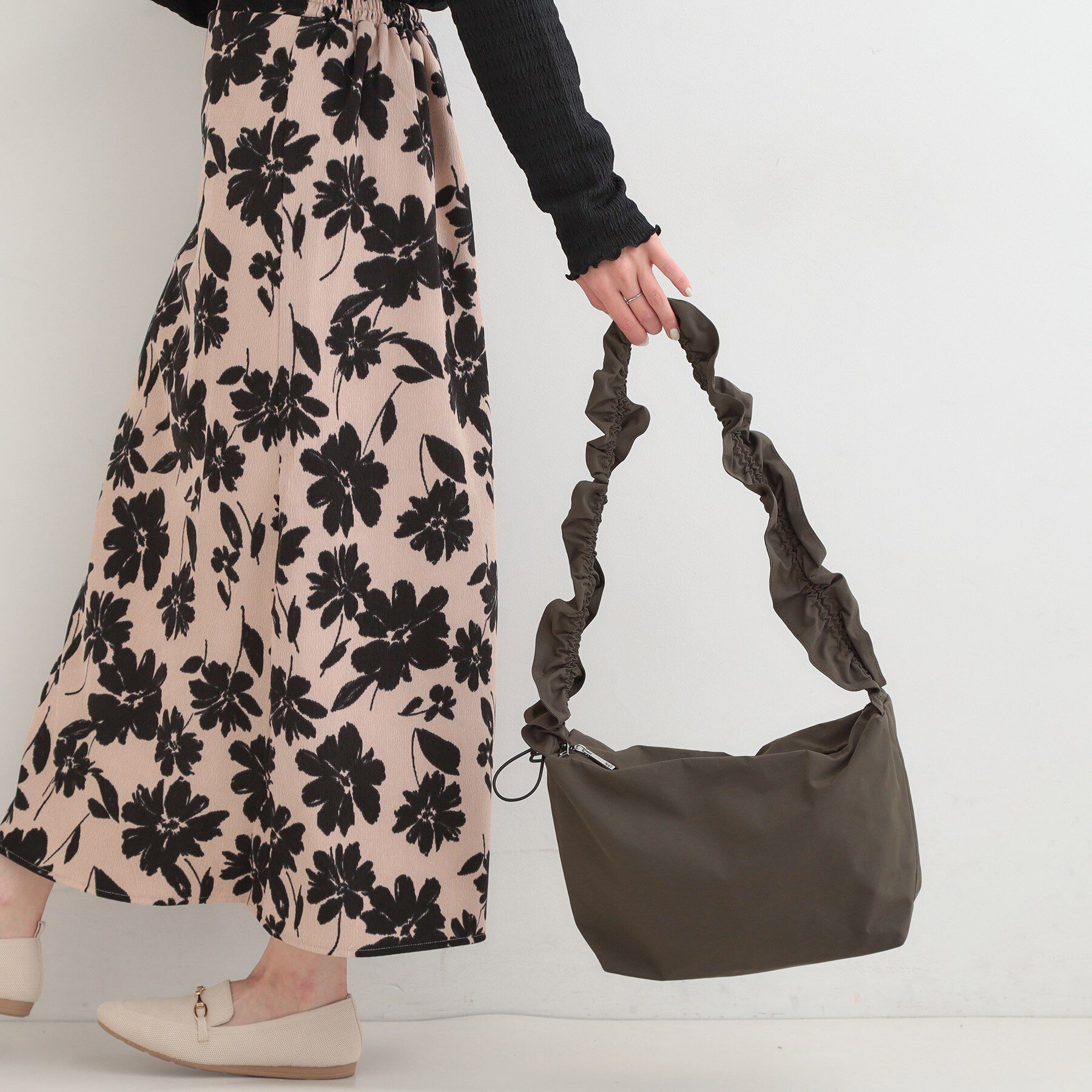 SHOO･LA･RUE「【撥水】ドロストギャザーショルダーバッグ」|ショルダー・メッセンジャー|モカブラウン(042