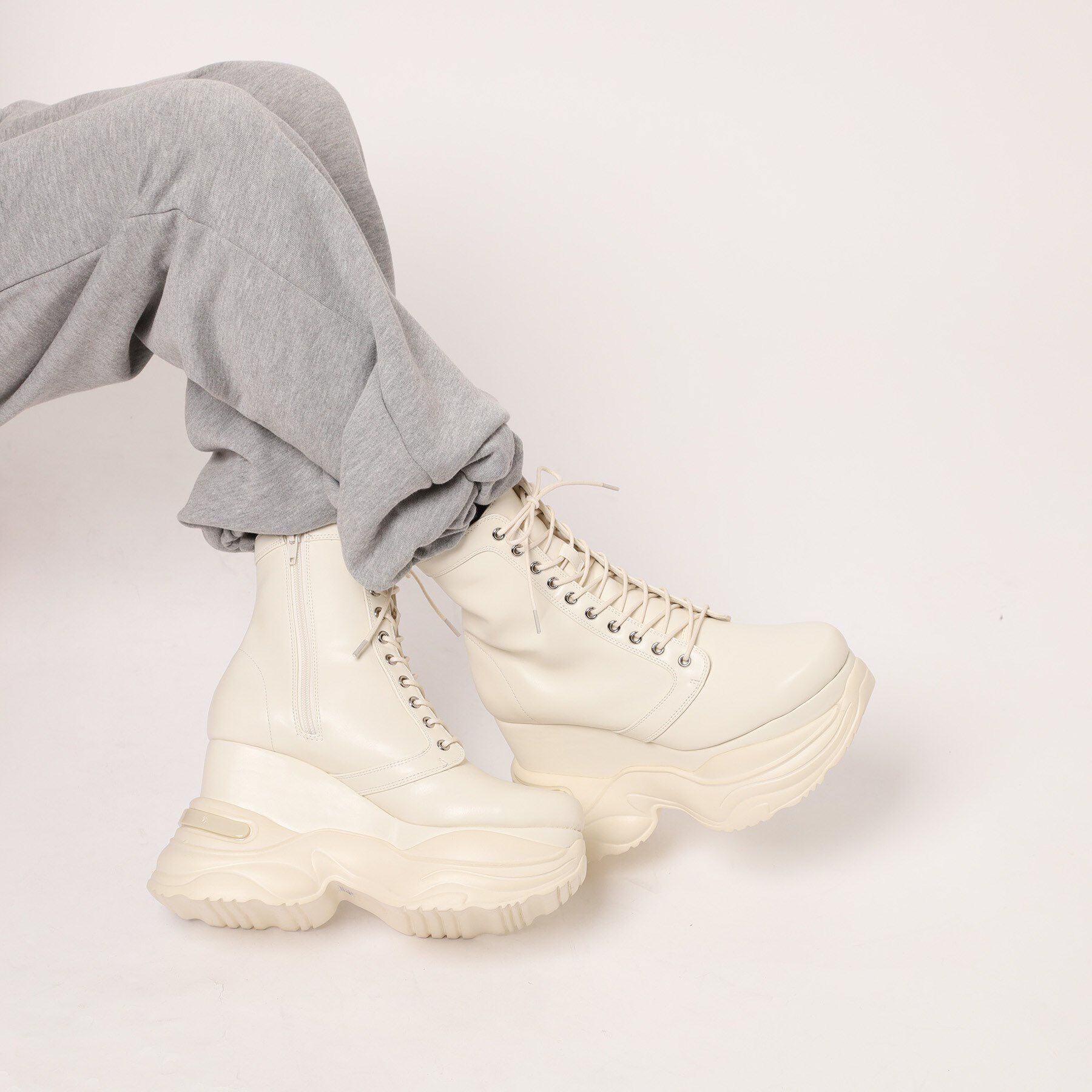 ESPERANZA「厚底スニーカーショートブーツ【レースアップ・足首にフィットして細見え】歩きやすいブーツスニーカー」|ショートブーツ|