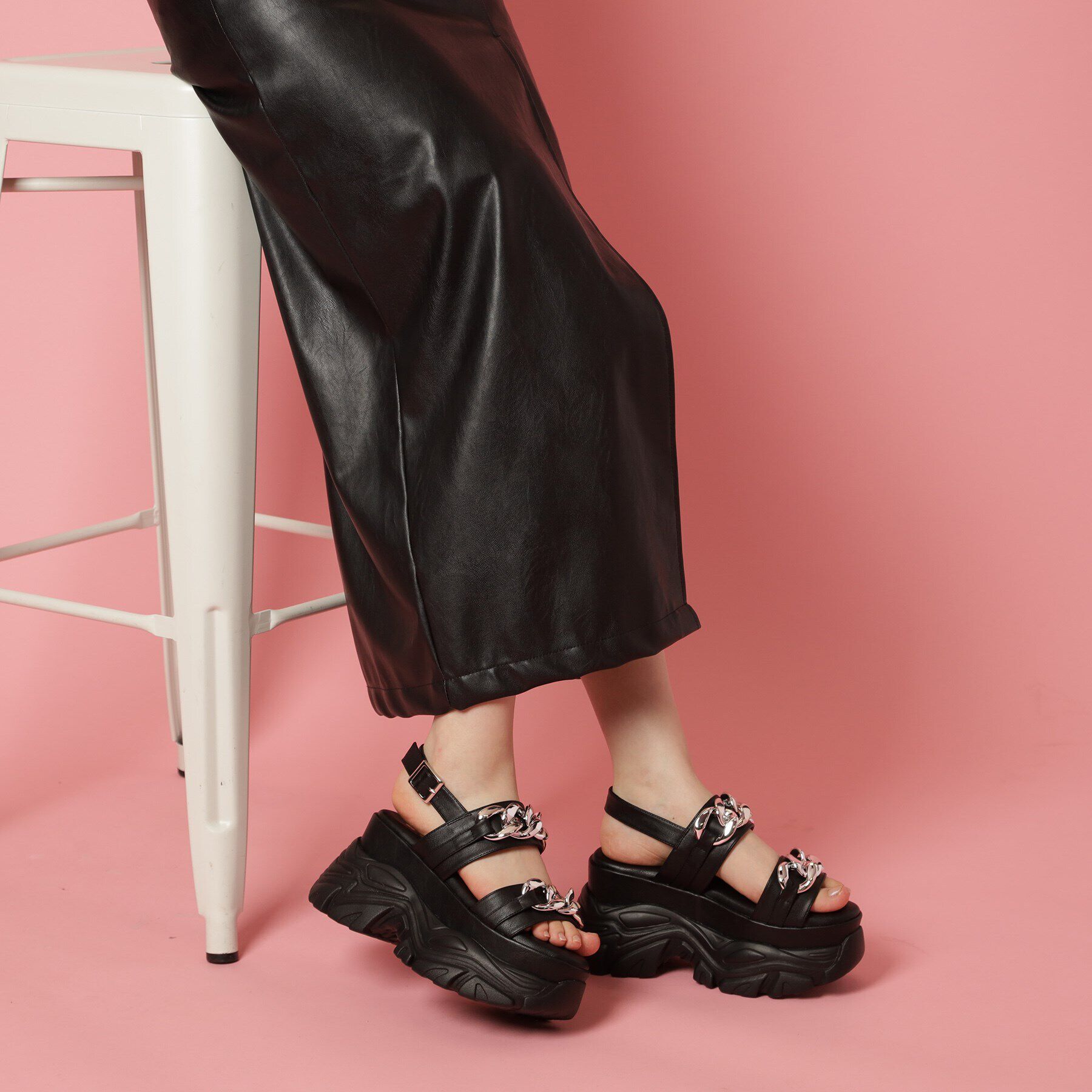 csT&P「ビックチェーン付き厚底サンダル」|サンダル|