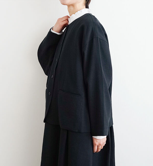 オローネ「シャルロットジャケット」|ノーカラージャケット|