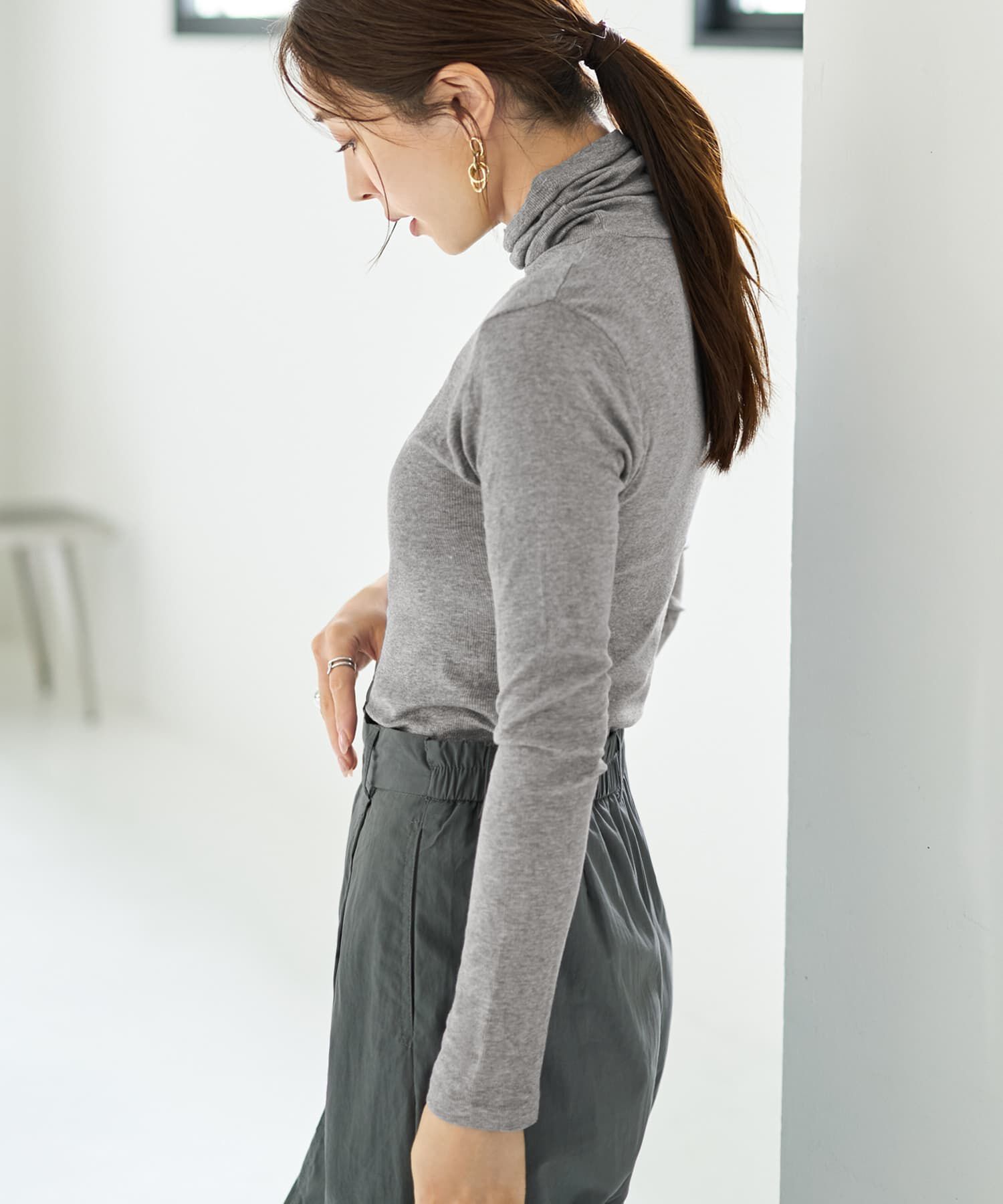 STYLE DELI「とろみ薄リブルーズタートルトップス」|Tシャツ・カットソー|