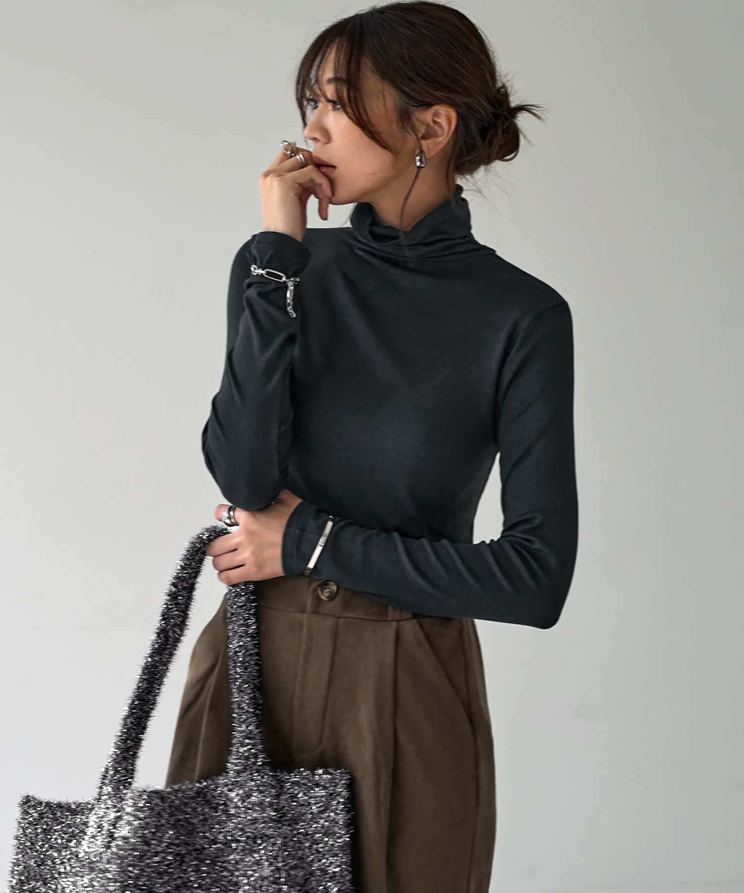 STYLE DELI「とろみ薄リブルーズタートルトップス」|Tシャツ・カットソー|チャコール