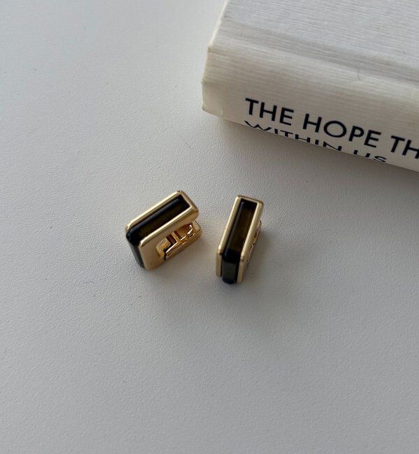  「〈GOLDY/ゴールディ〉スクエアワンタッチピアス」|リング|カーキ