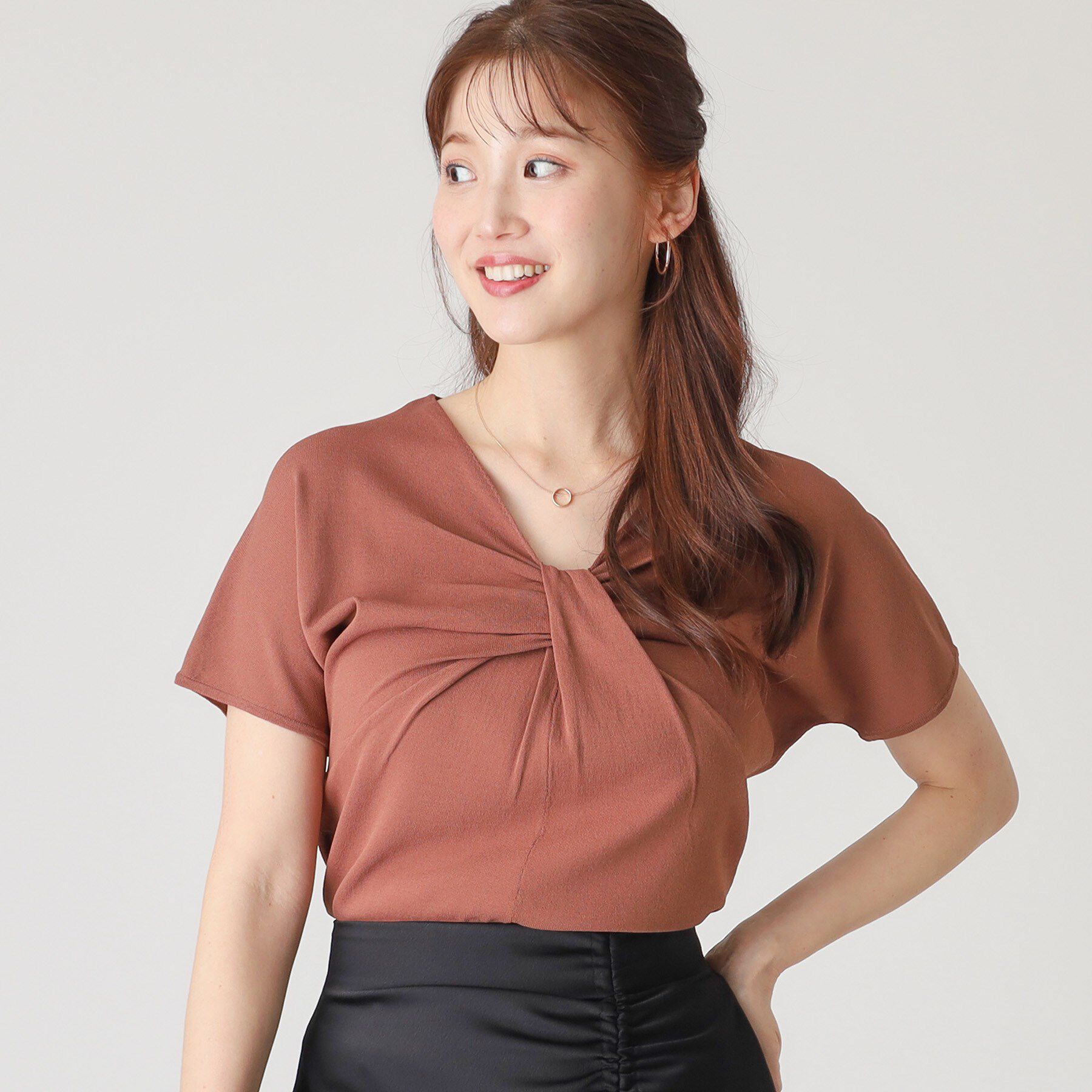 COUP DE CHANCE「【洗える】捻りデザインのニットトップス」|ニット・セーター|ブラウン(043)